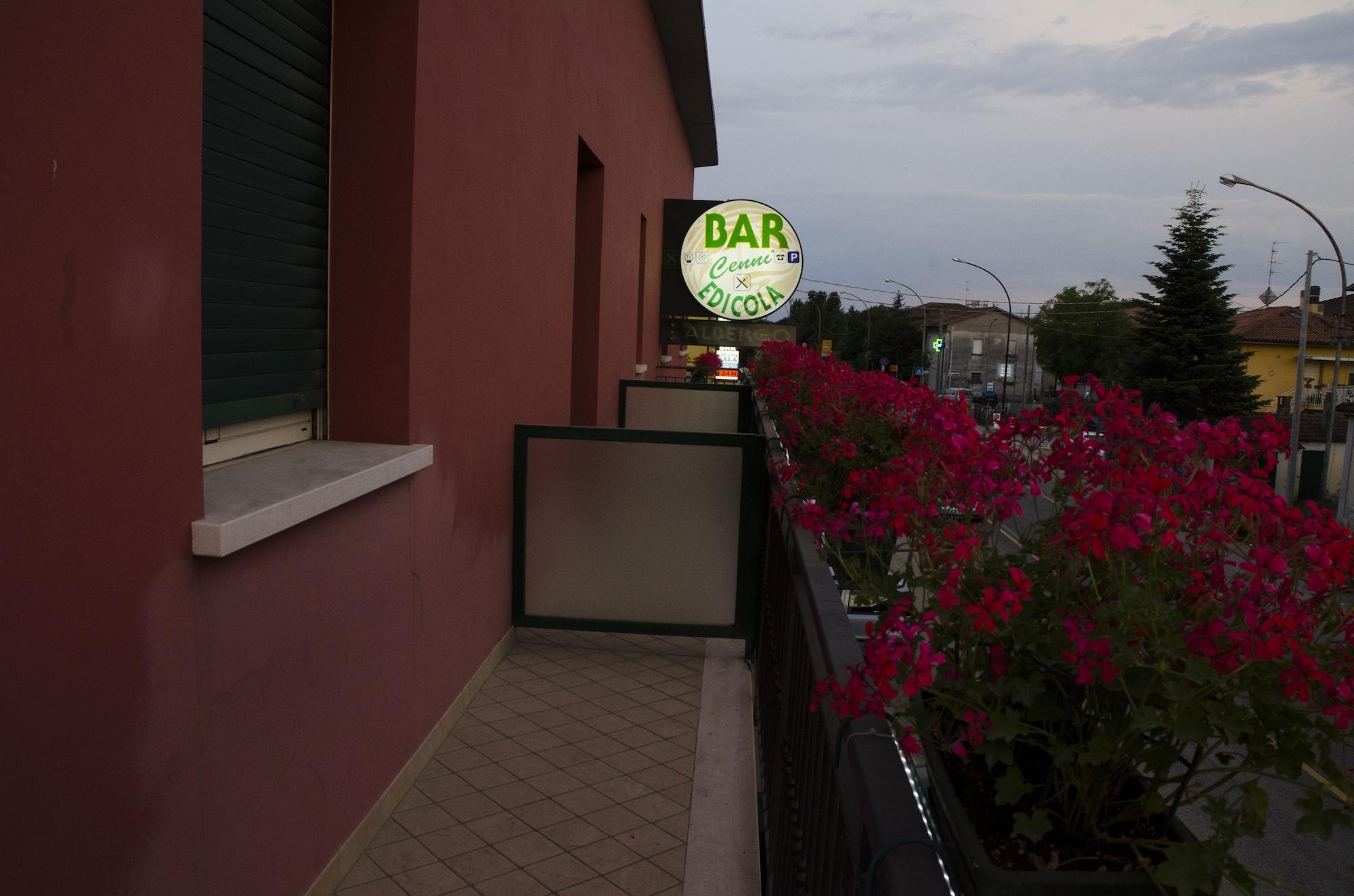 Vista Exterior Albergo Bar Cenni
