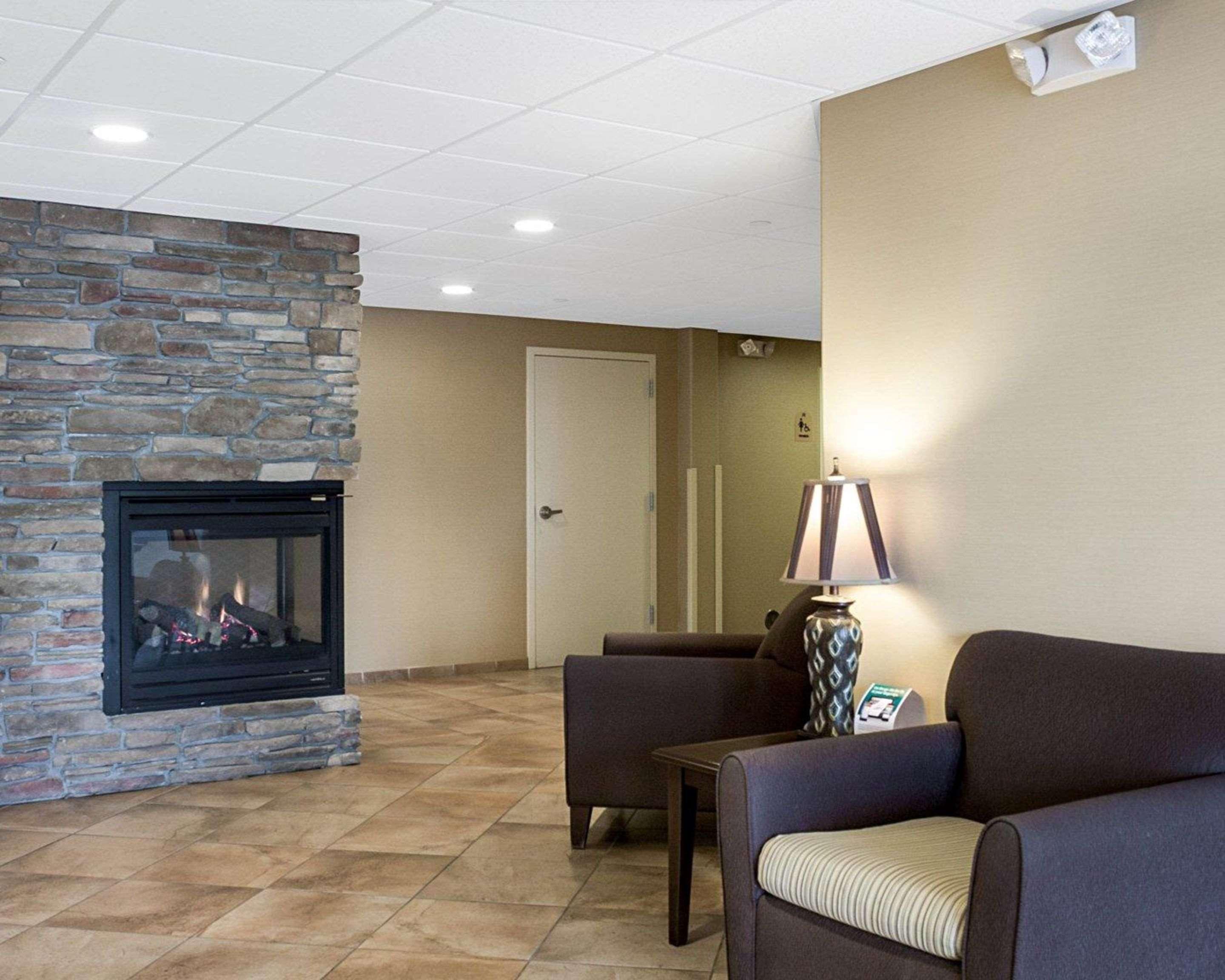Vista Lobby Mainstay Suites Bismarck