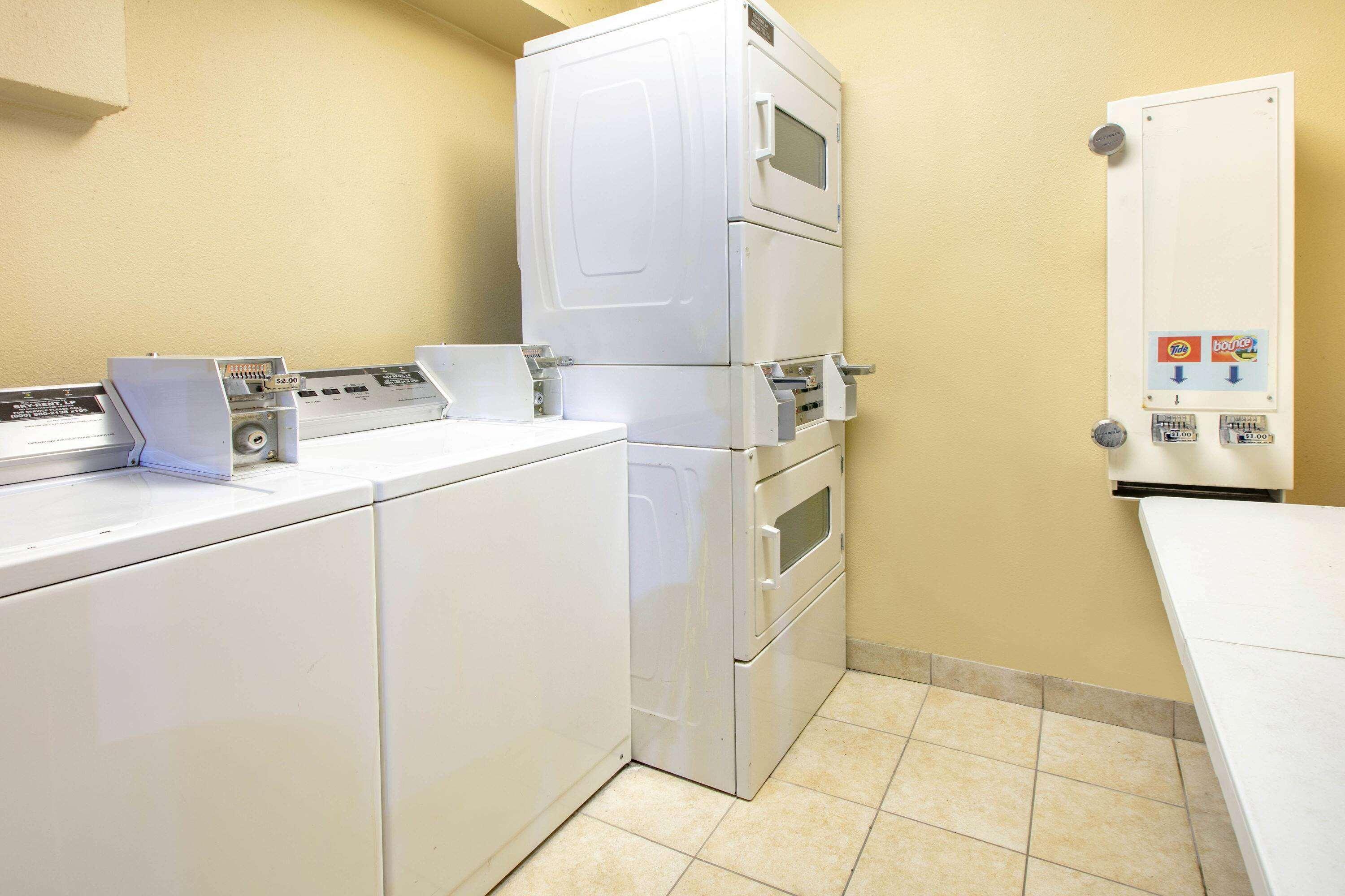 Instalaciones Recreativas Days Inn & Suites by Wyndham Arlington Near Six Flags