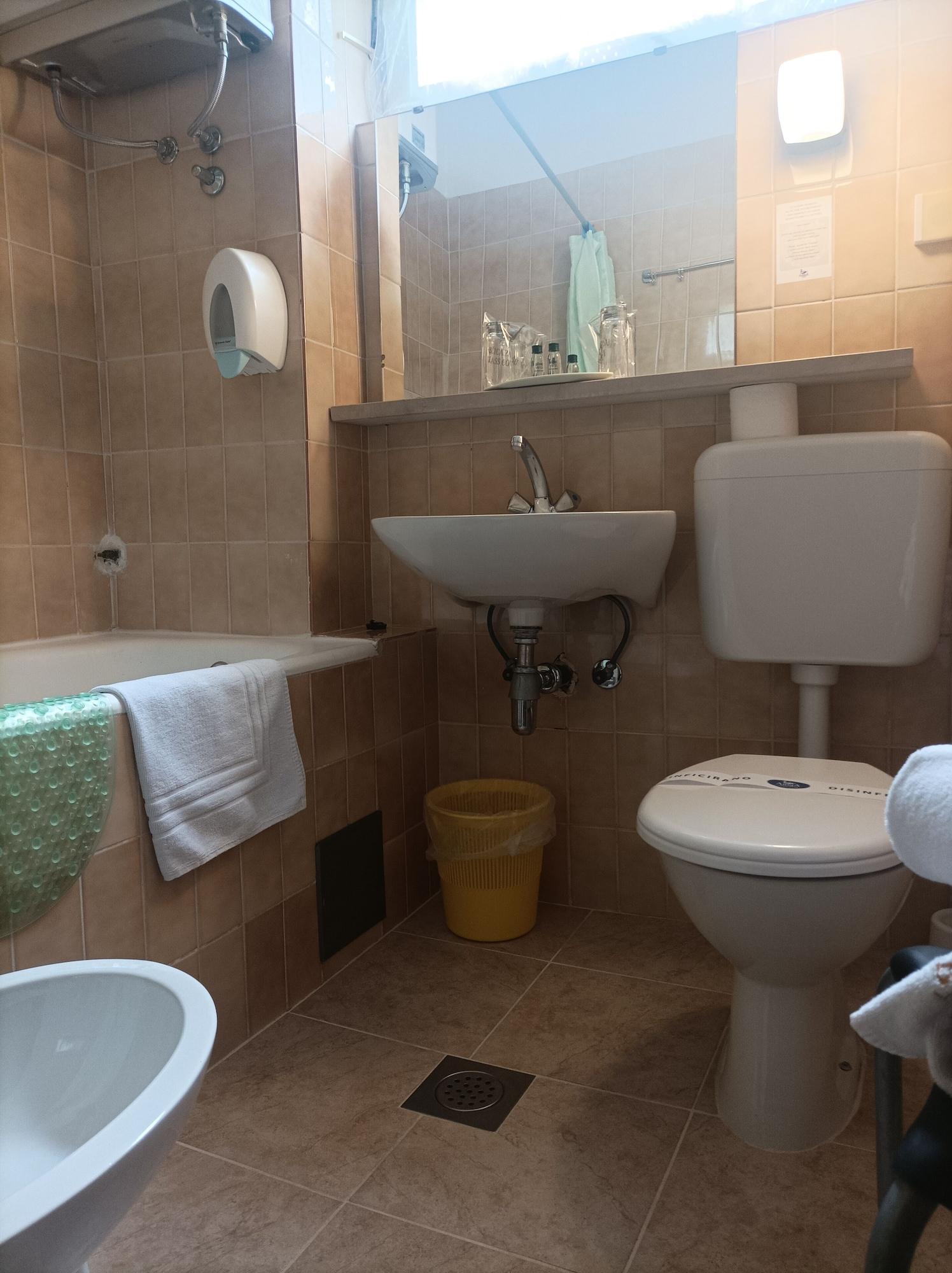 Equipamiento de Habitación Integral Hotel Arbia - Villa Rio