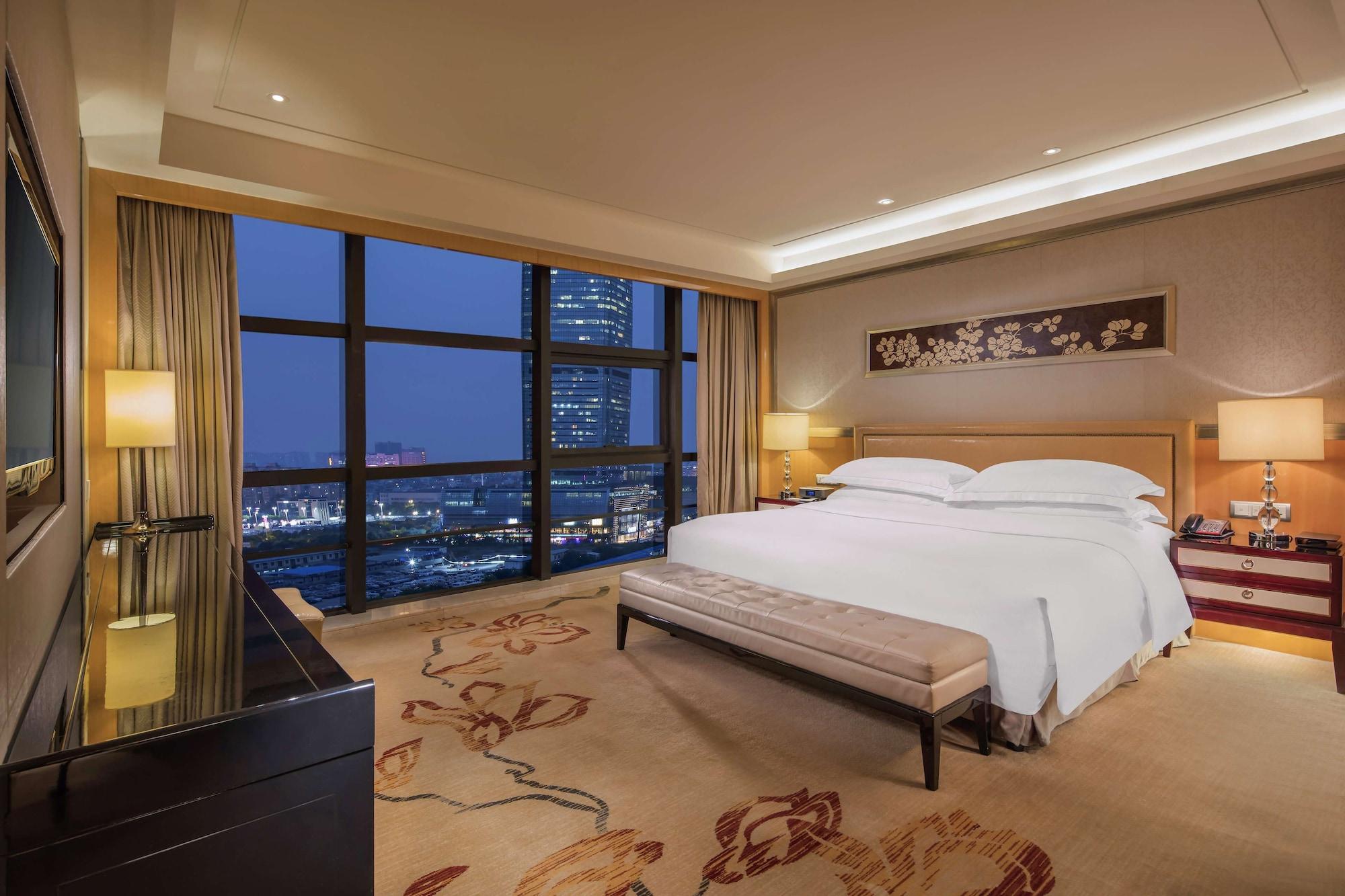 Habitación Hilton Guanghzou Baiyun, Chinese name - 广州万富希尔顿酒店