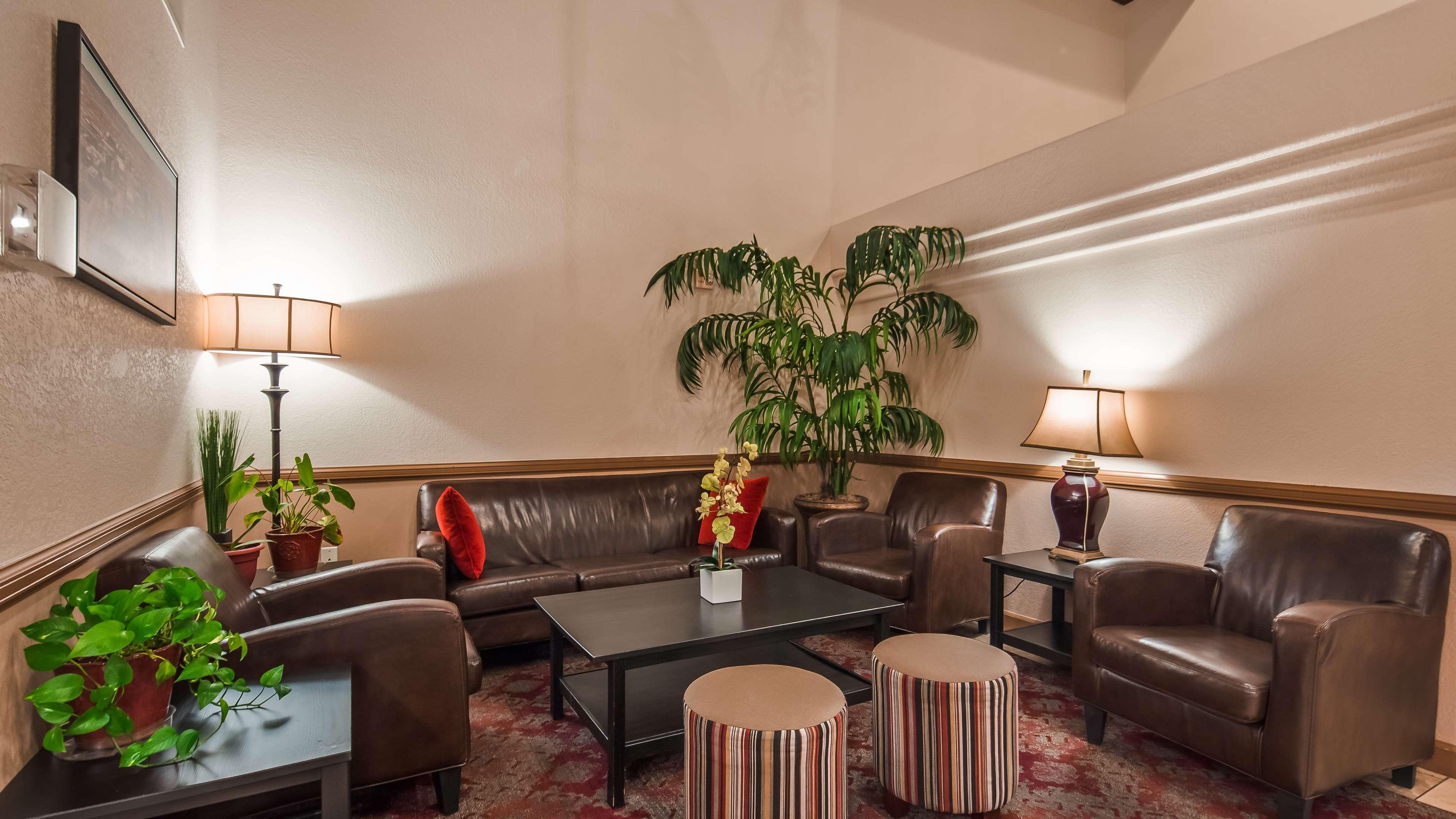 Vista Lobby Best Western Tolleson Hotel