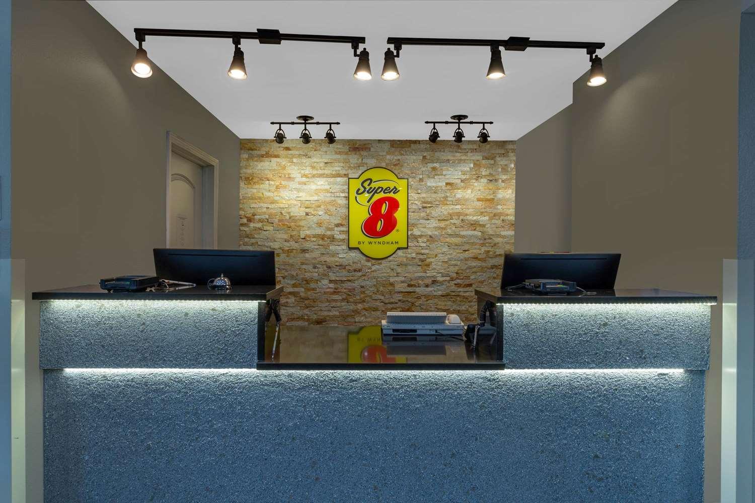 Vista Lobby Super 8 by Wyndham South Holland