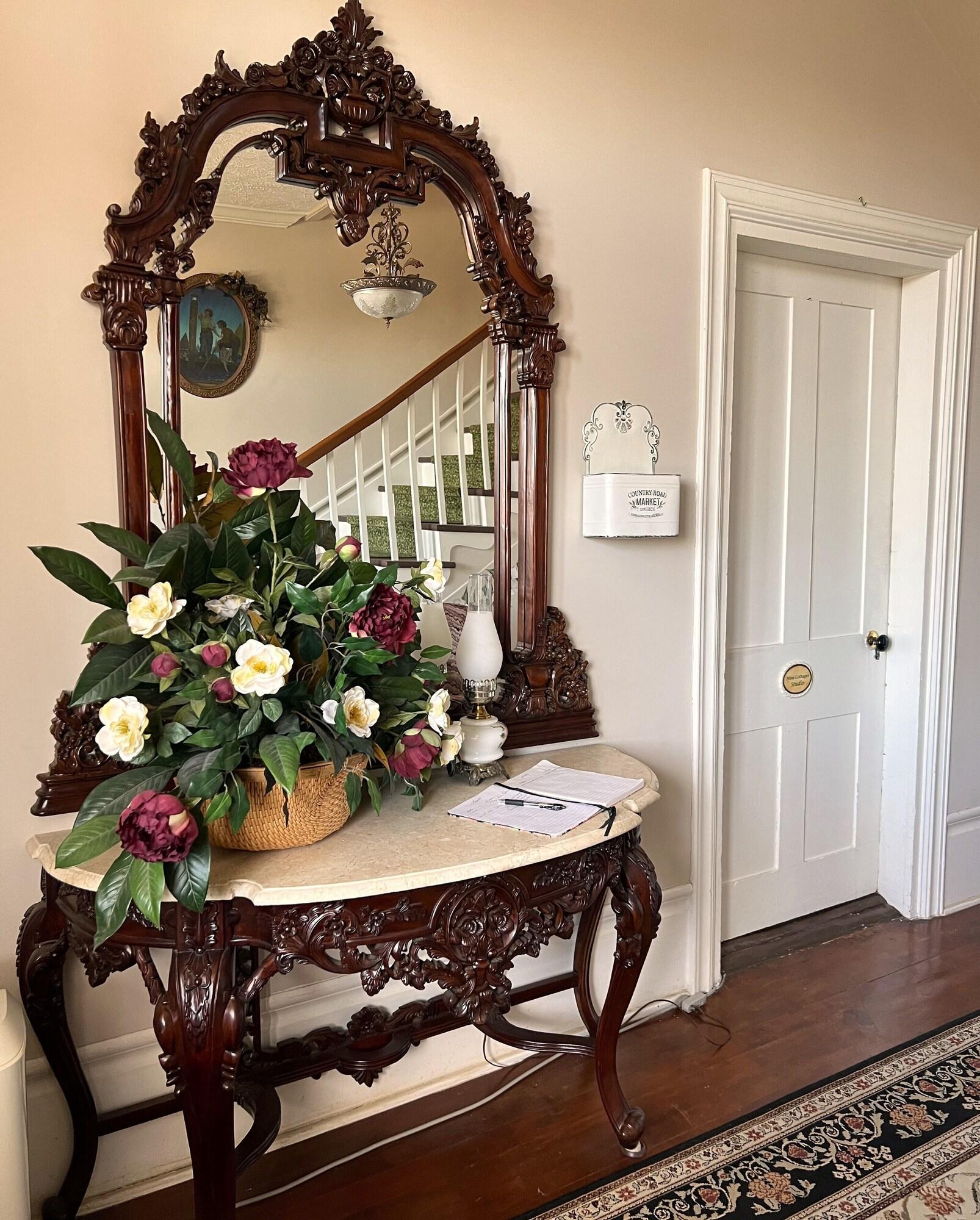 Vista Lobby Rocky Hill Inn