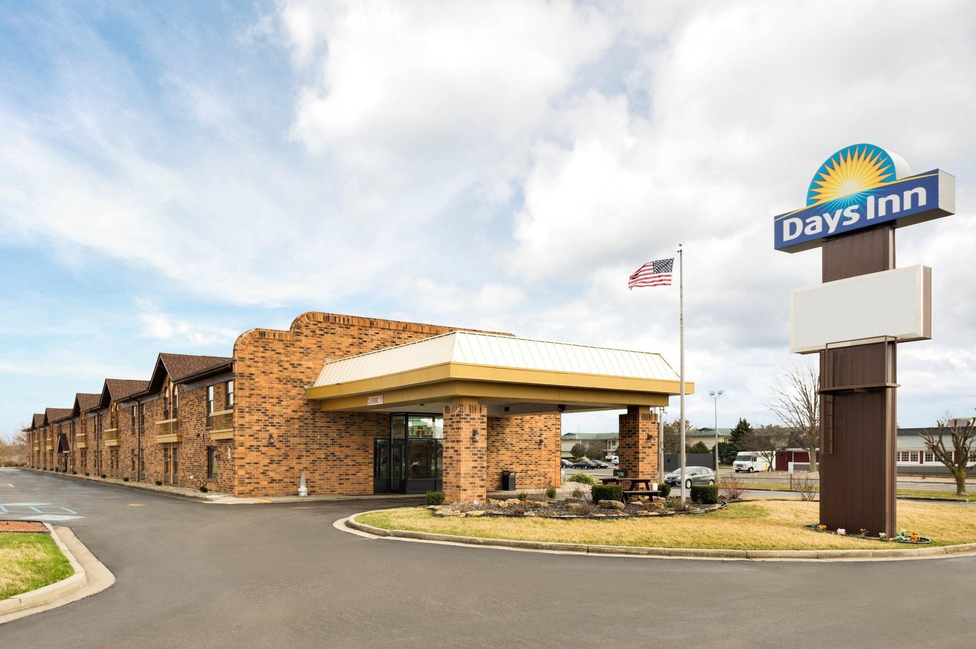 Vista Exterior Days Inn by Wyndham Anderson IN