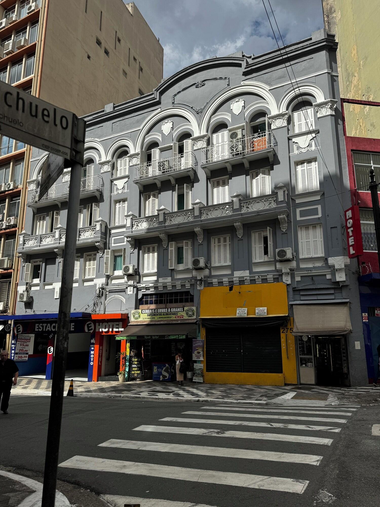 Vista Exterior Hotel Quintino
