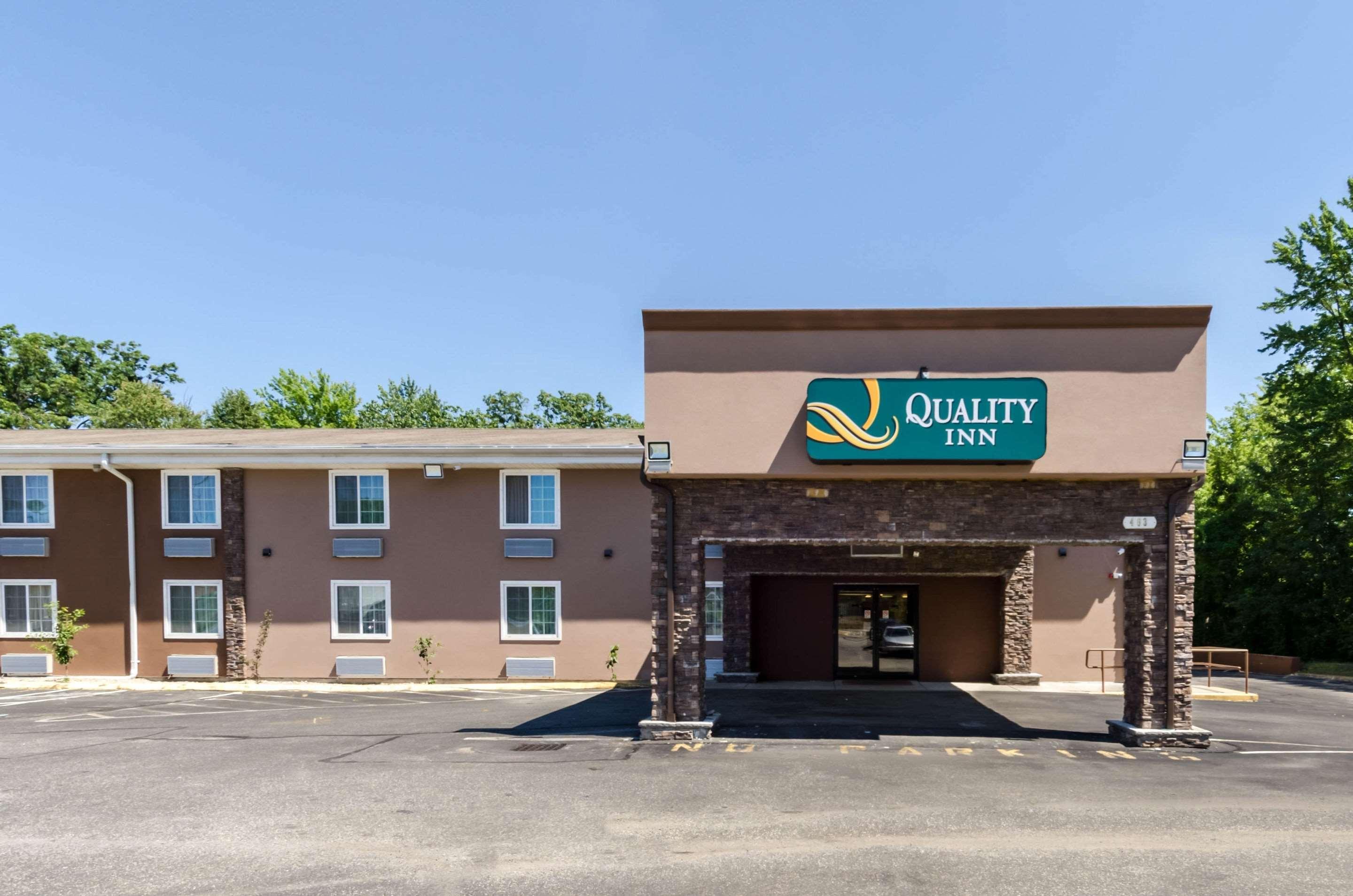 Vista Exterior Quality Inn Chicopee - Springfield