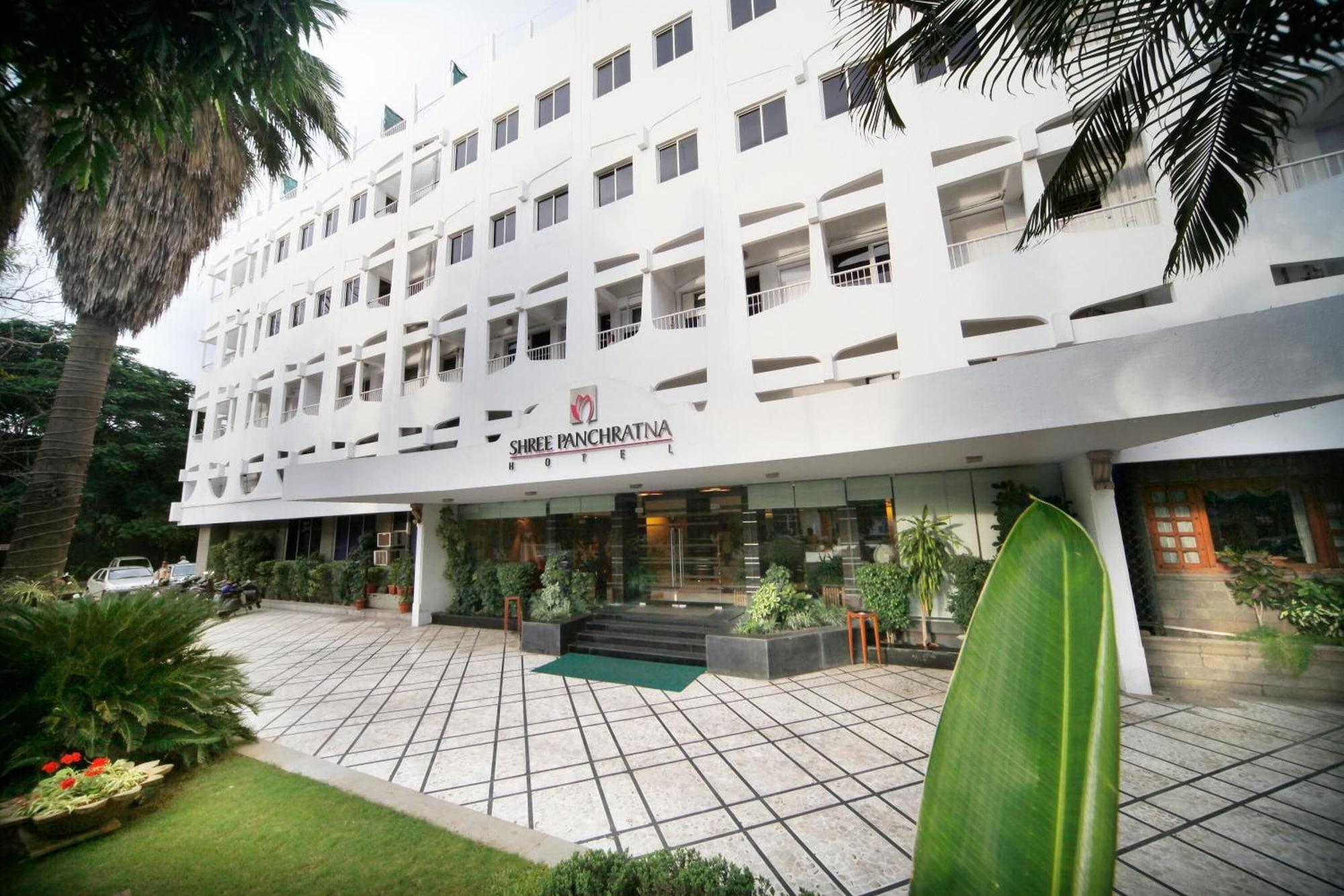 Vista Exterior Hotel Shree Panchratna