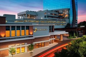 Alojamiento - Hotel Lumiere at the Arch Trademark Collection
