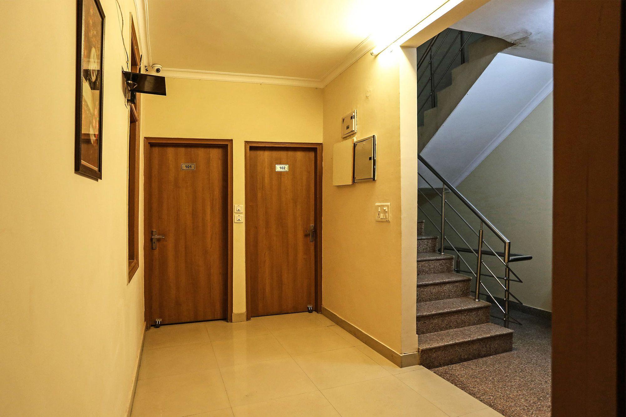 Varios OYO 5533 Bafel Residency
