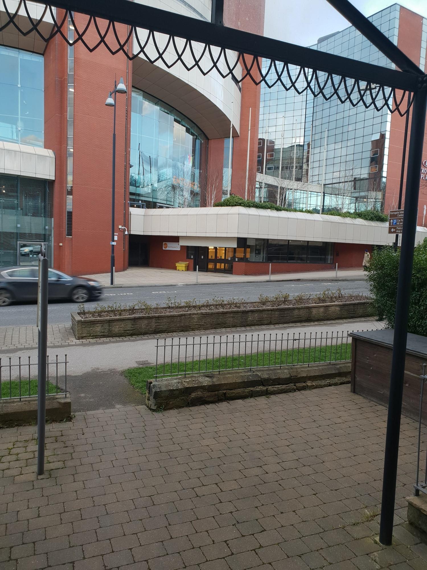 Vista Exterior The Camberley