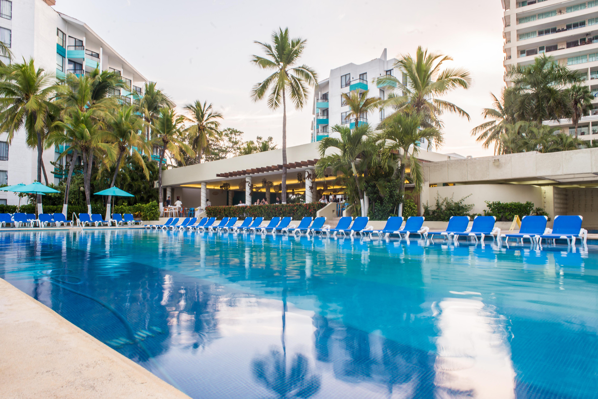 Vista da piscina Fontan Ixtapa Beach Resort
