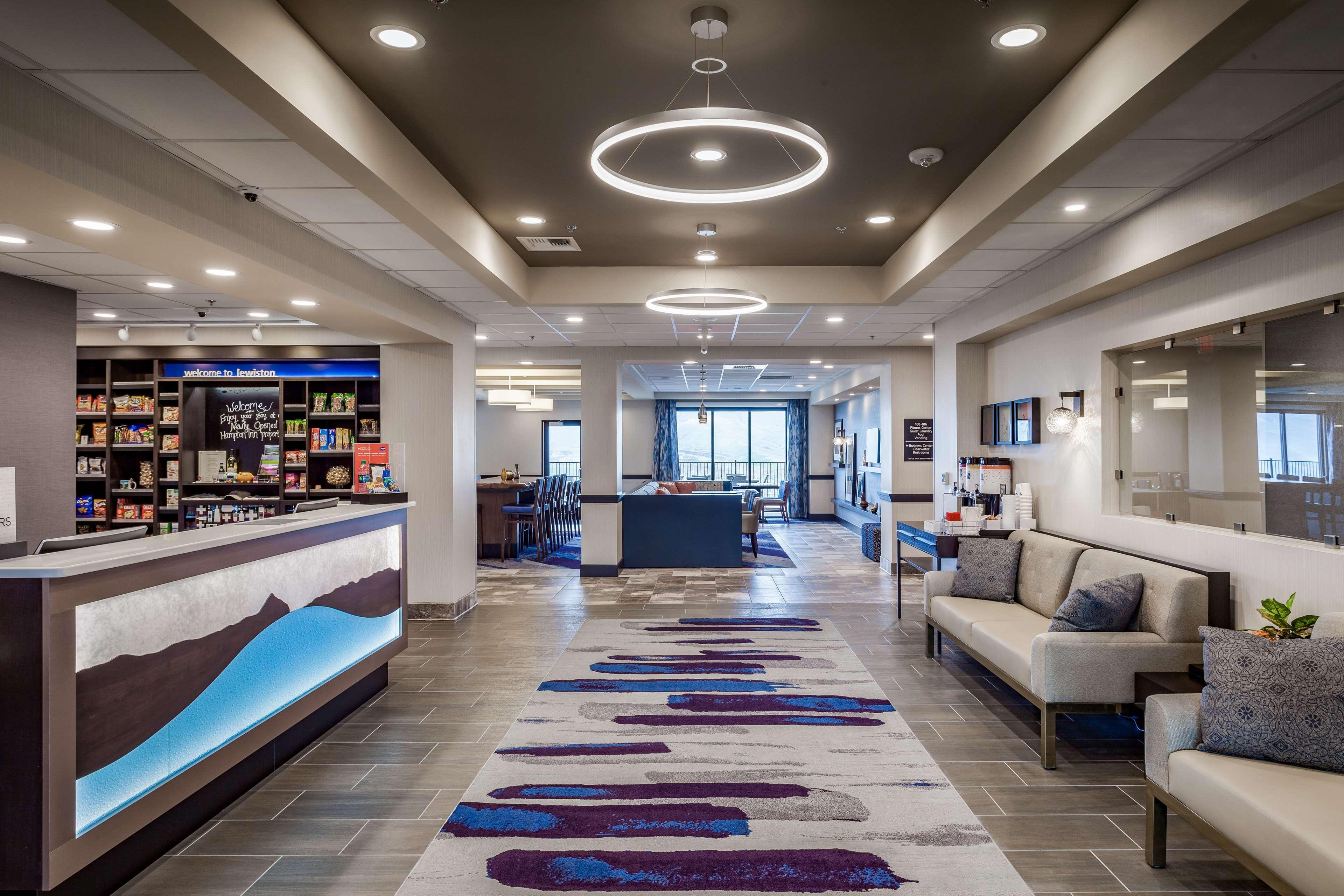 Vista Lobby Hampton Inn Lewiston, ID