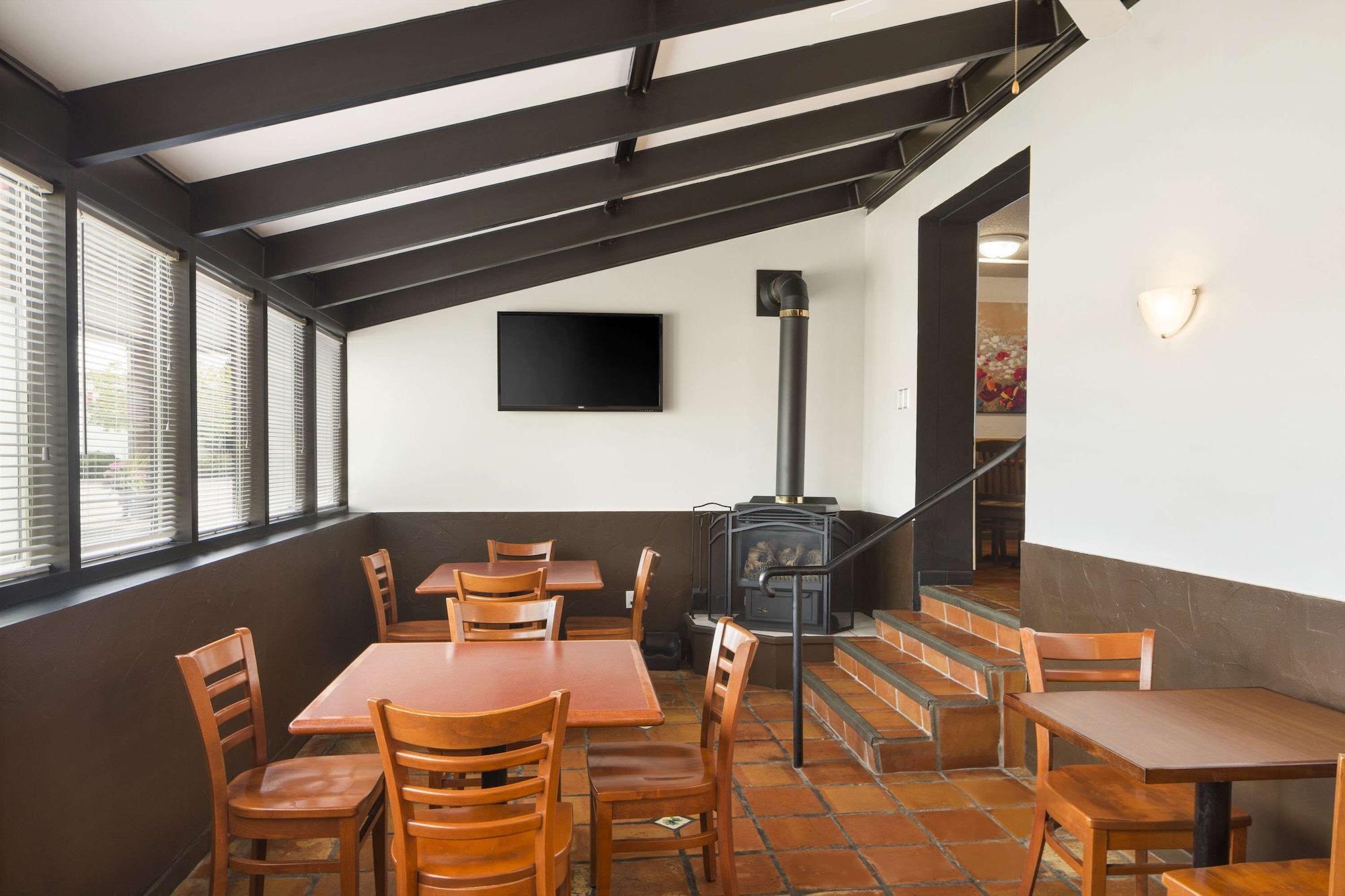 Restaurant Days Inn by Wyndham Brantford