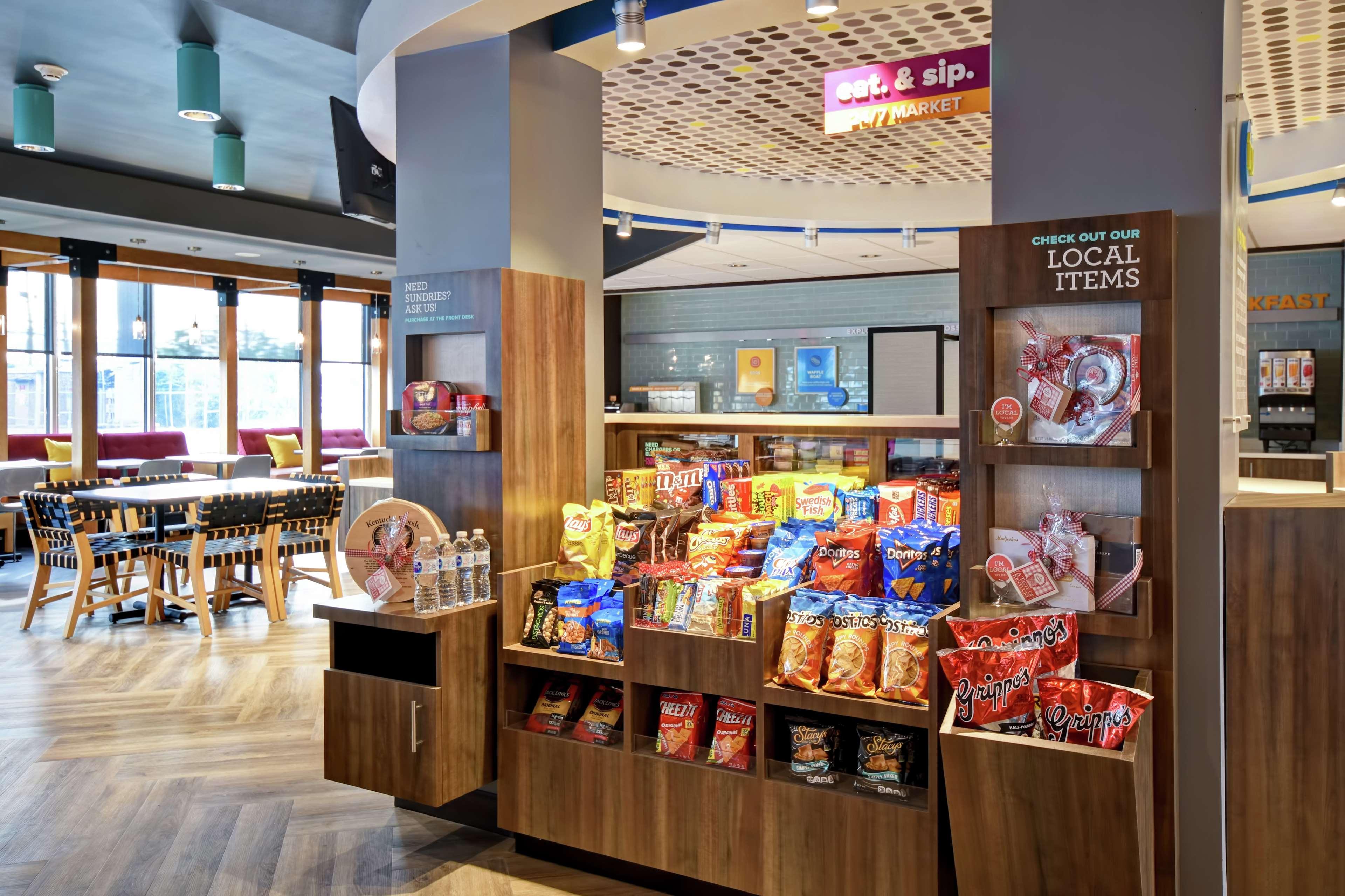 Restaurant Tru by Hilton Louisville Airport