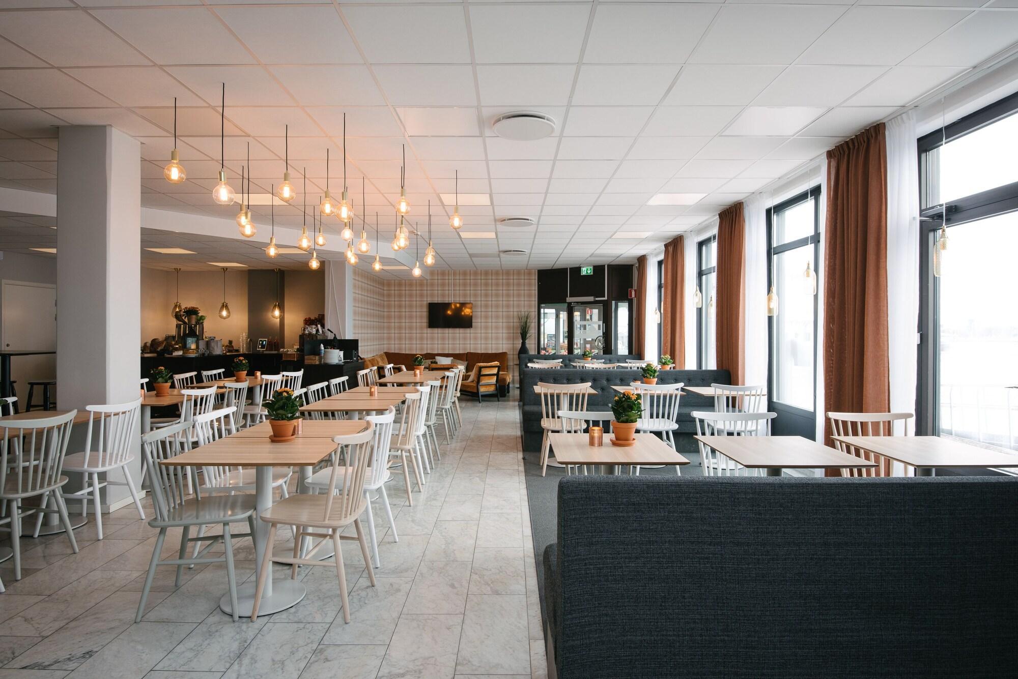 Bar/Salón Hotell Fyrislund