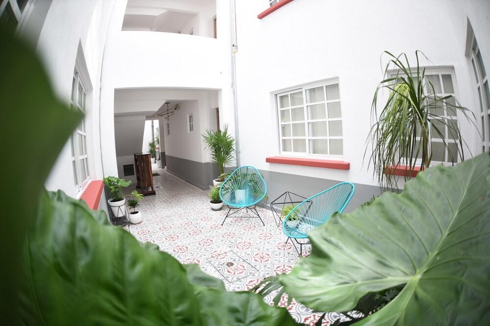 Hotel OM 686 Urban Lofts