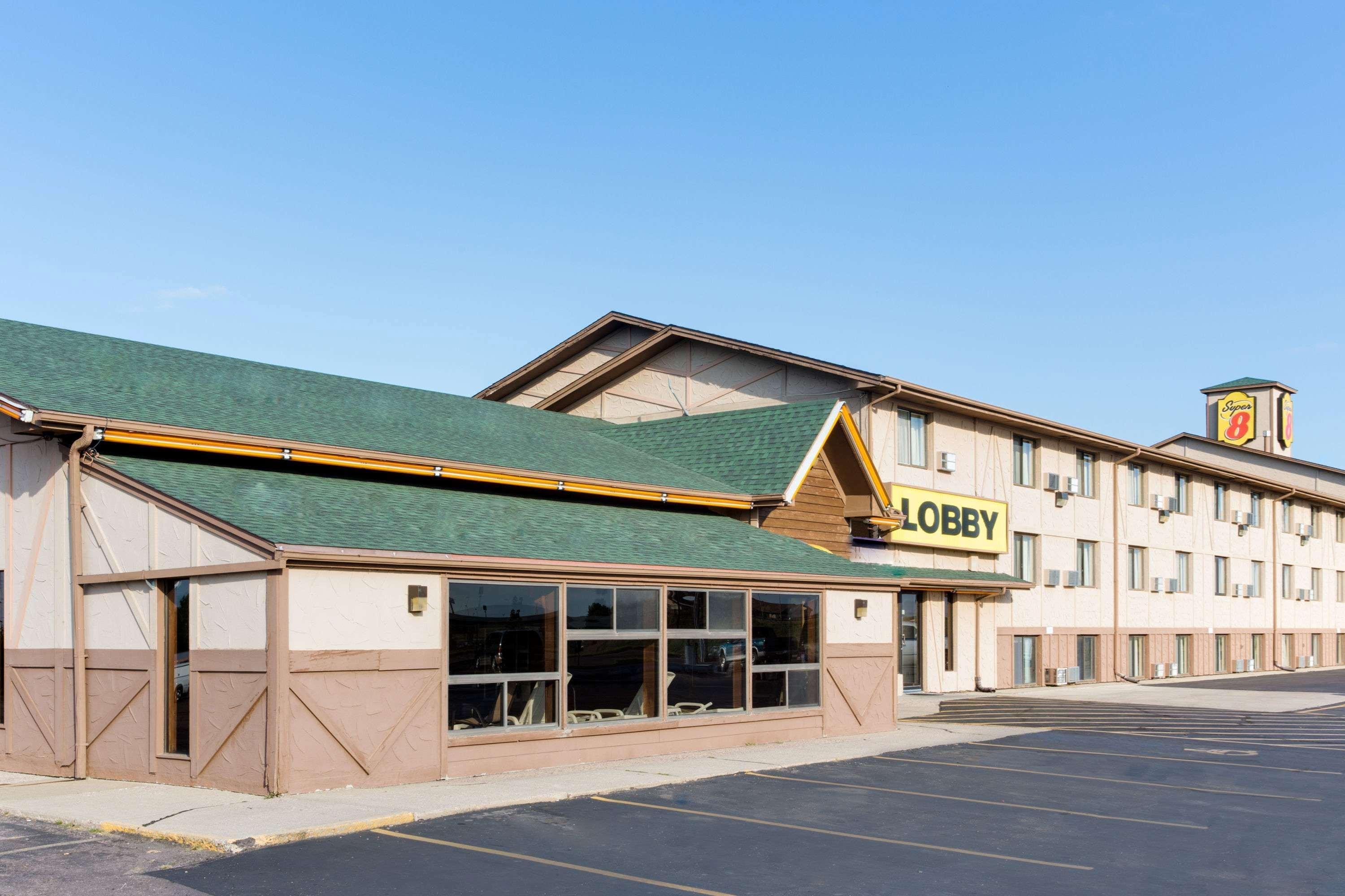 Vista Exterior Super 8 by Wyndham Mitchell