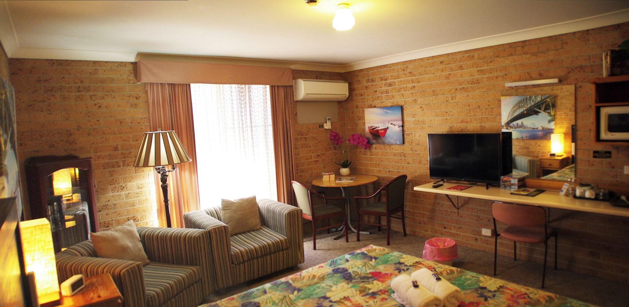 Varios White Lanterns Motel