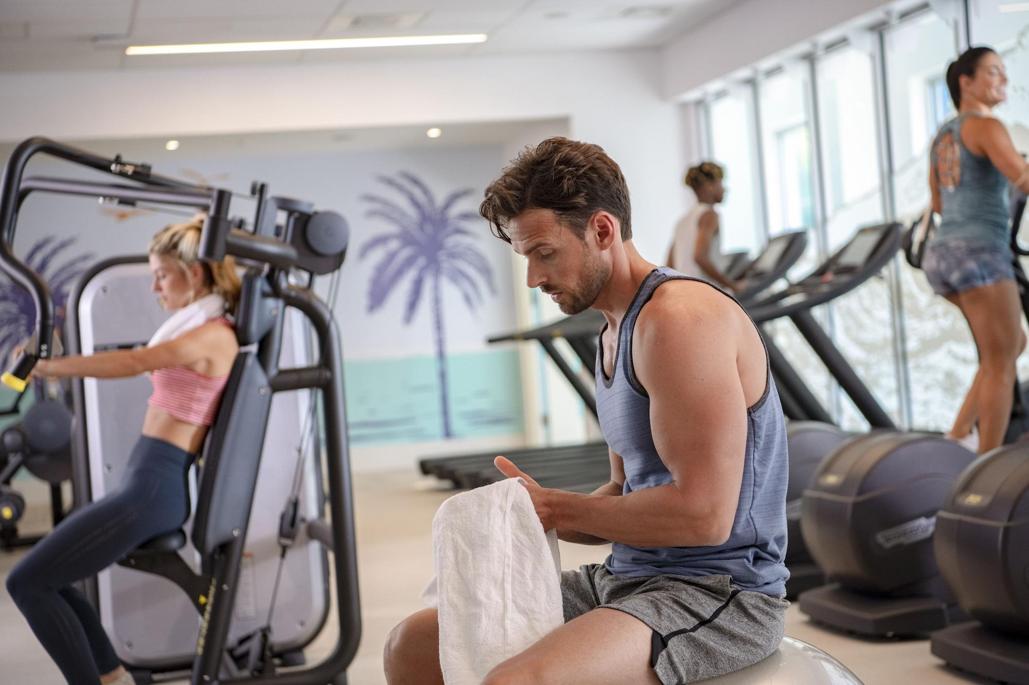 Gimnasio Universal's Endless Summer Resort - Surfside Inn and Suites