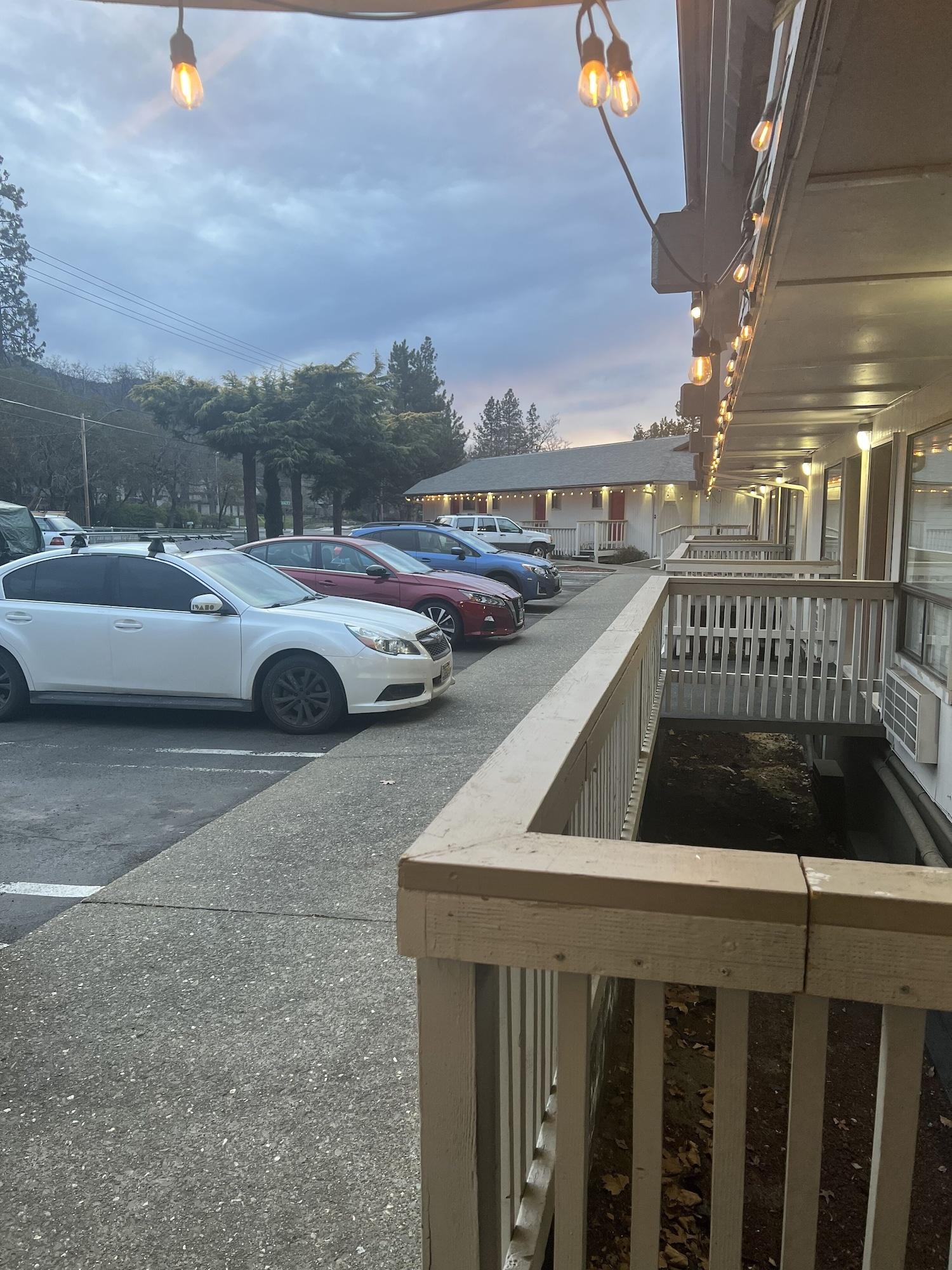 Vista Exterior Cedarwood Inn of Ashland