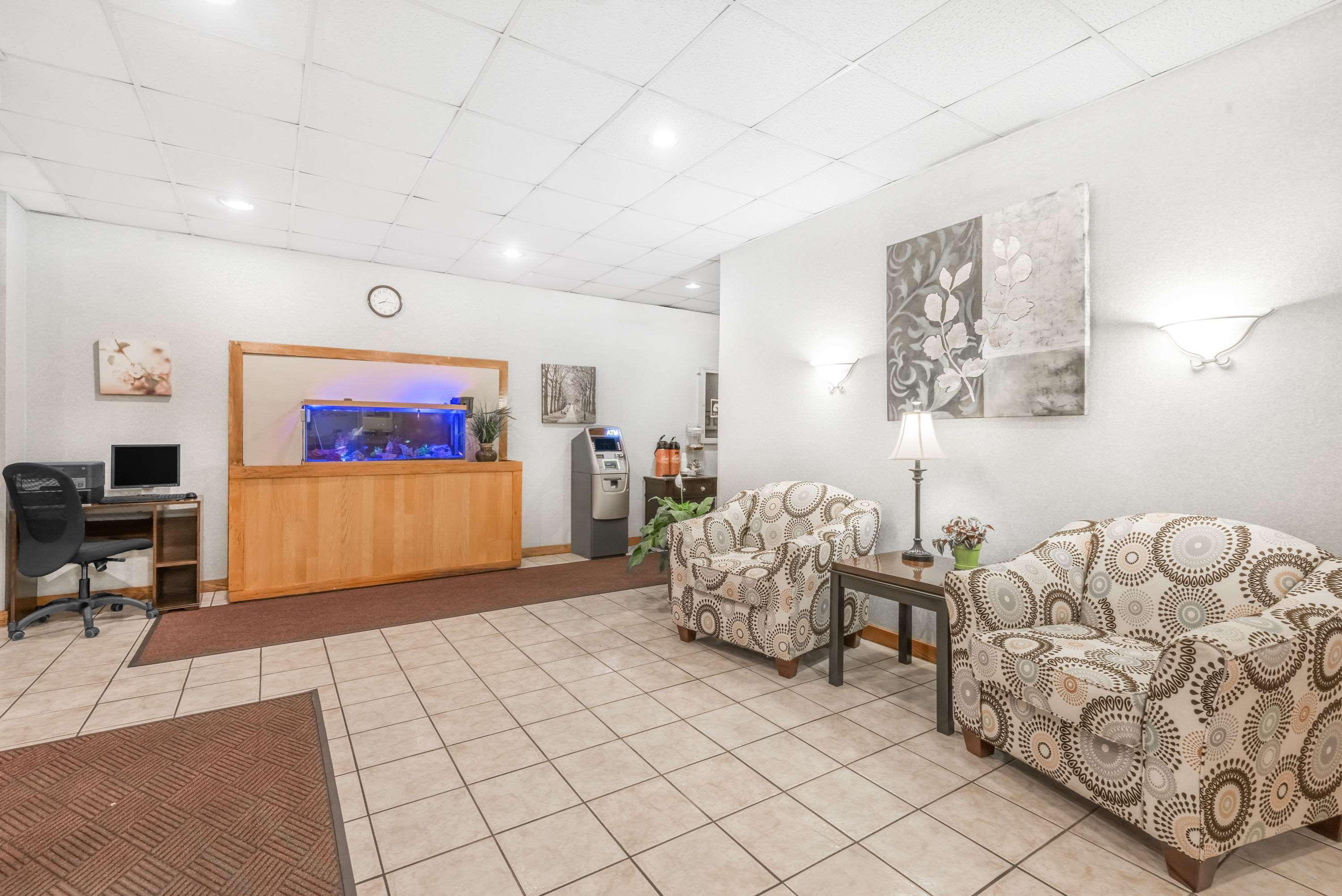 Vista Lobby Days Inn by Wyndham St Clairsville