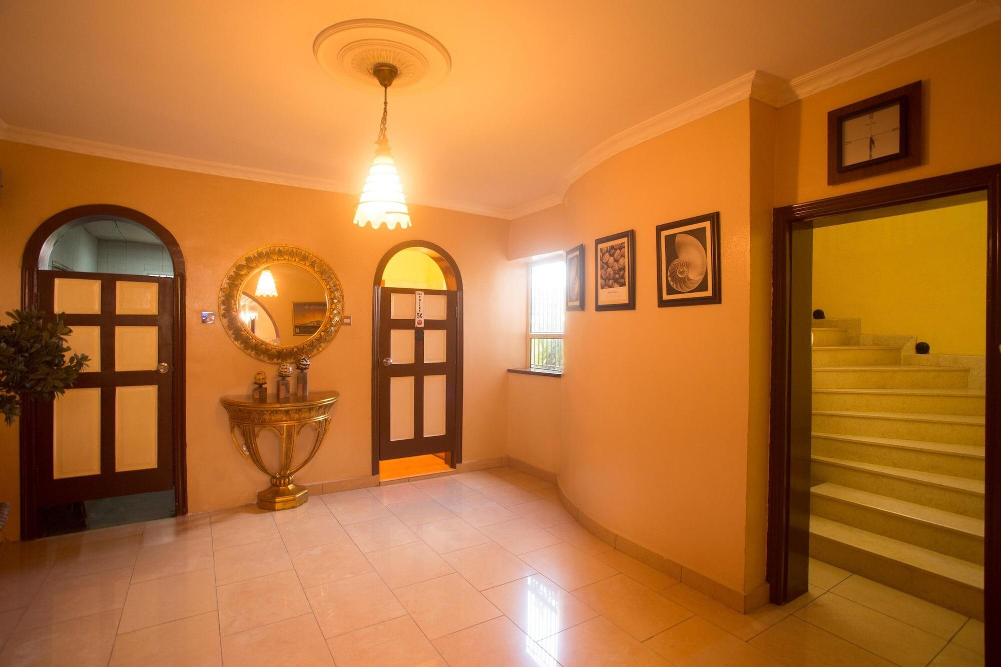 Varios Quiet Pools Inn and Residence