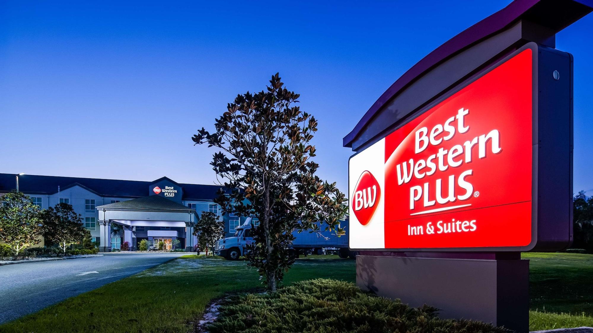 Vista Exterior Best Western Plus Chain of Lakes Inn & Suites