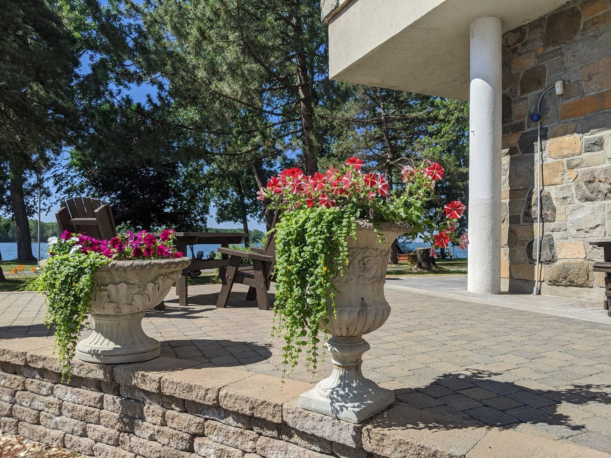 Vista Exterior Manoir D'Youville
