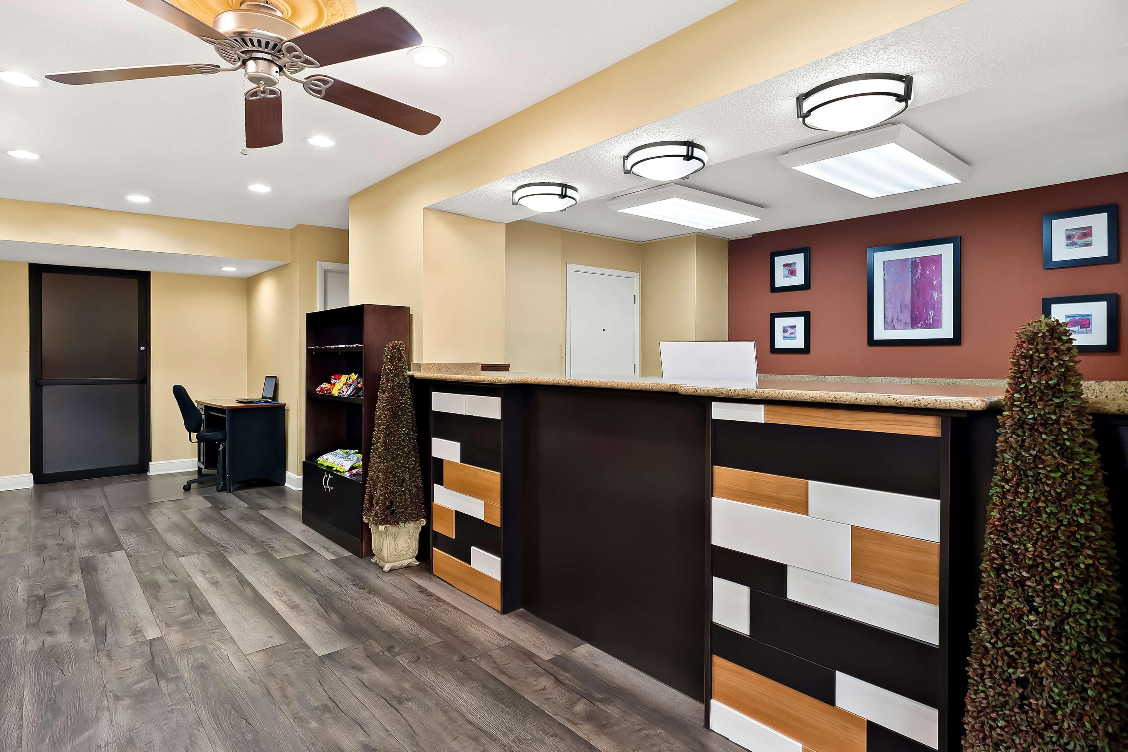 Vista Lobby Best Western Greenville Inn