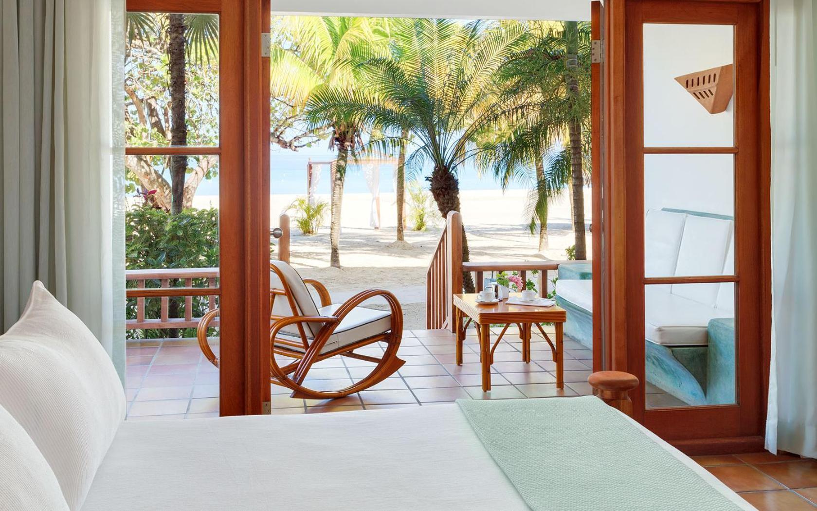 Vista Exterior Couples Swept Away All Inclusive