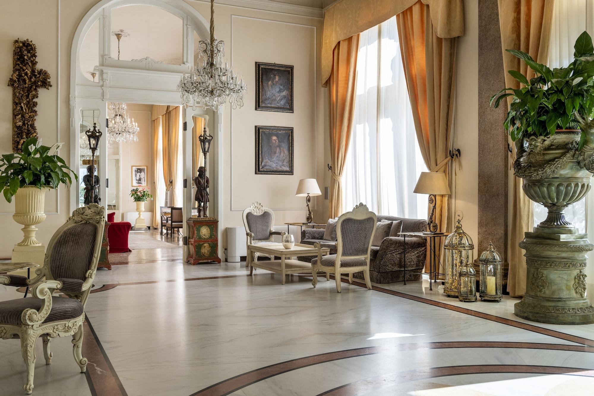 Vista Lobby Grand Hotel Rimini