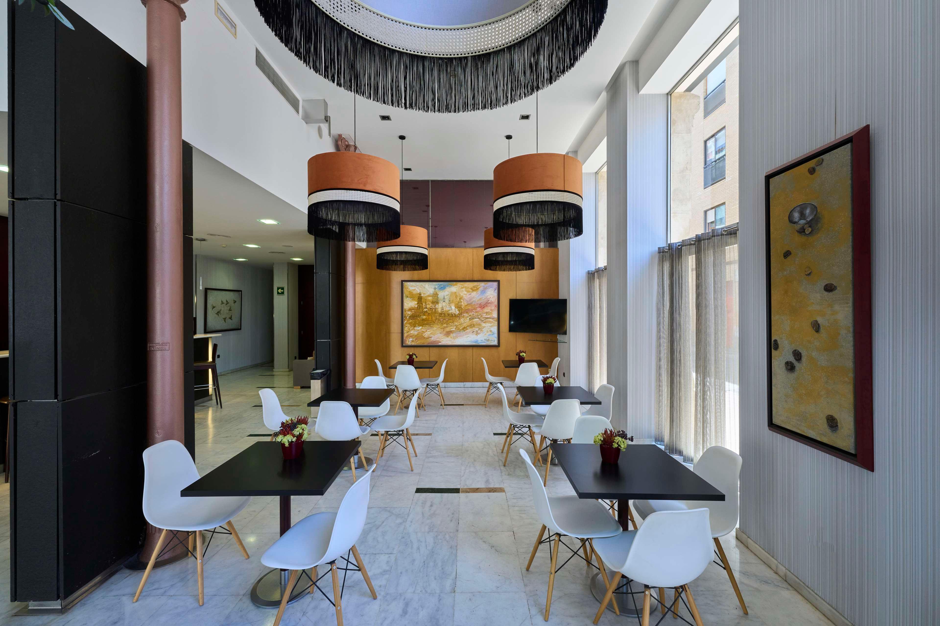 Bar/Salón Catalonia El Pilar