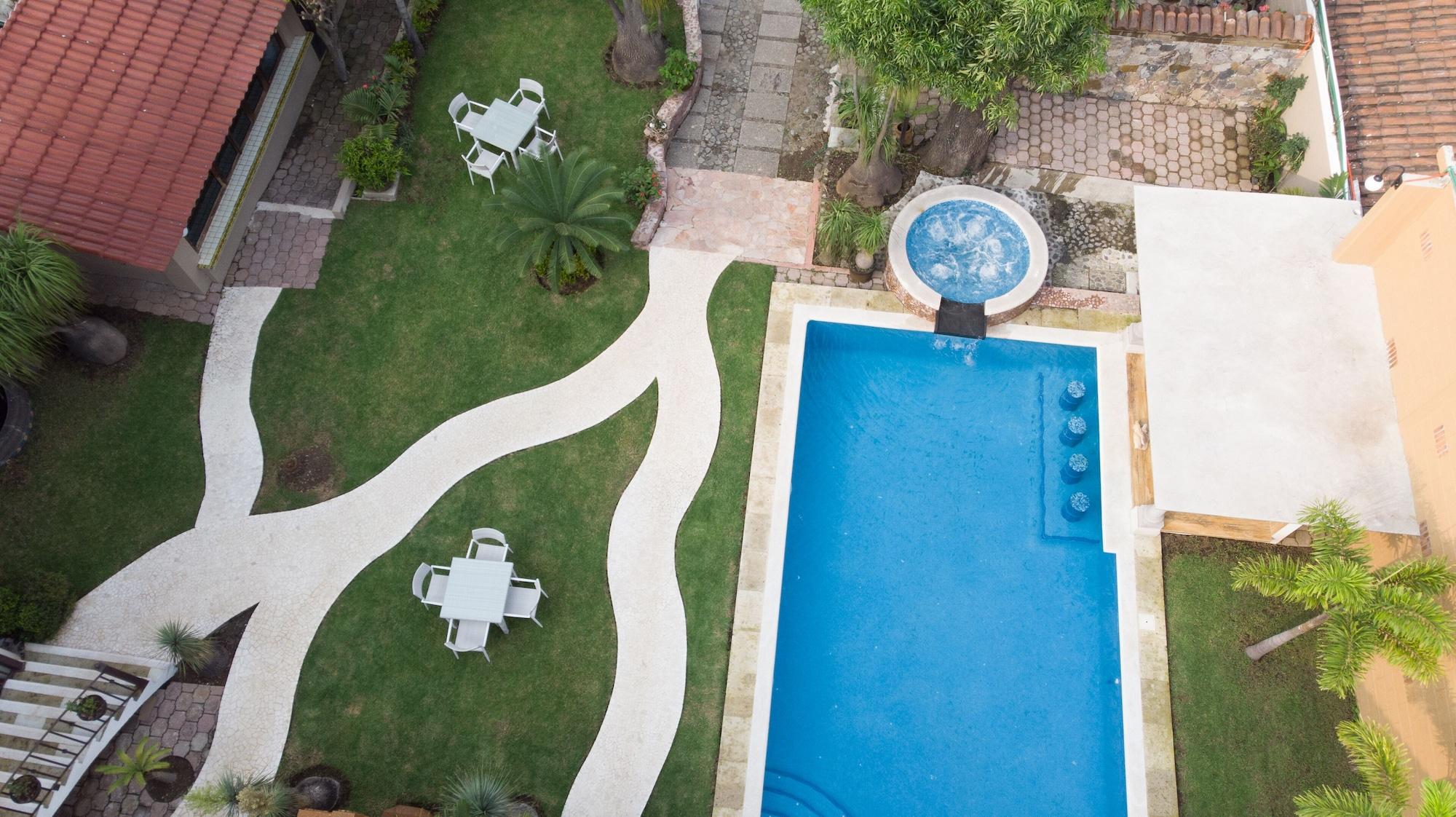 Vista Piscina Hotel Concierge Flor y Canto