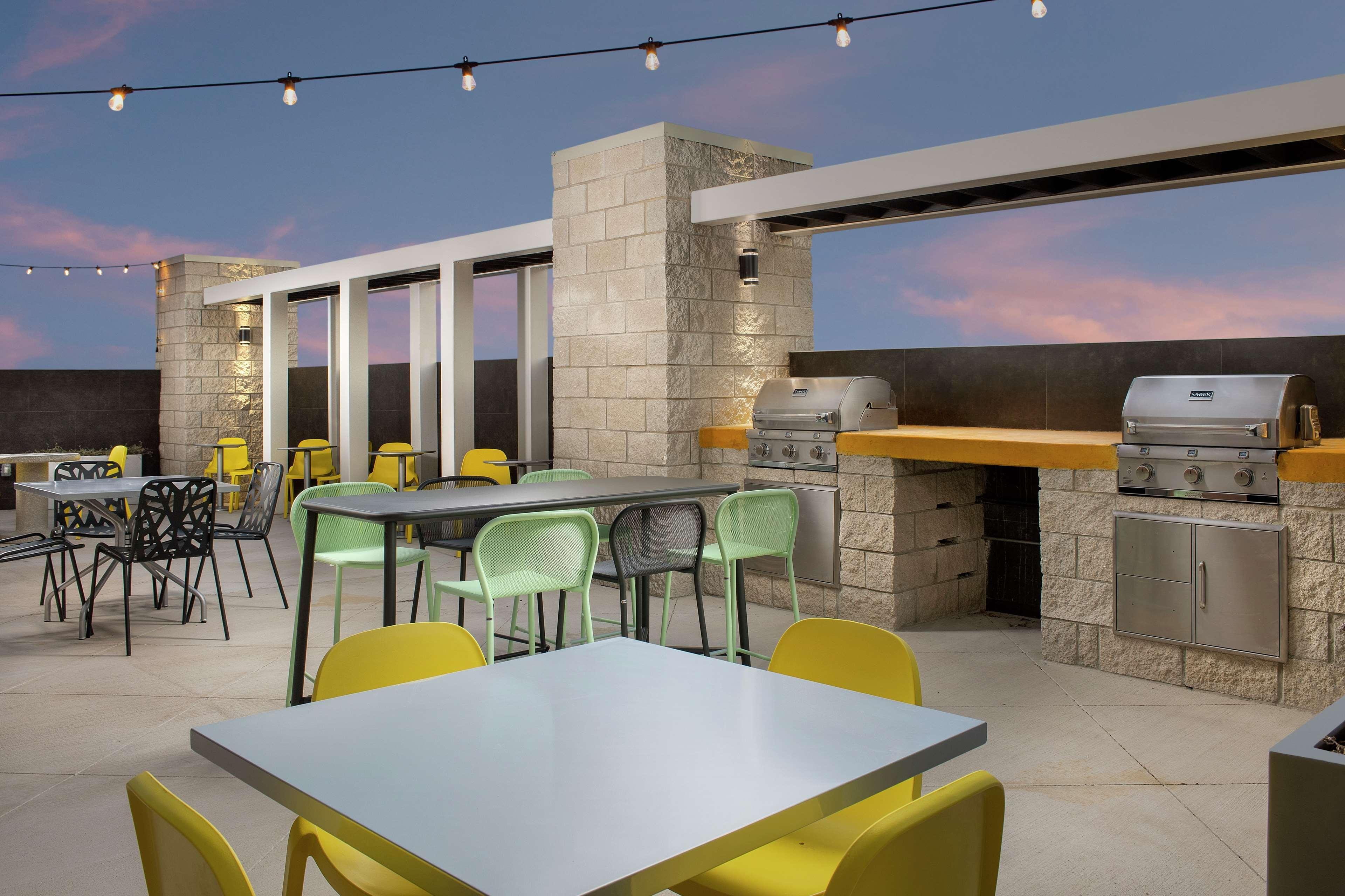 Vista Exterior Home2 Suites by Hilton San Antonio Lackland/Sea World, TX