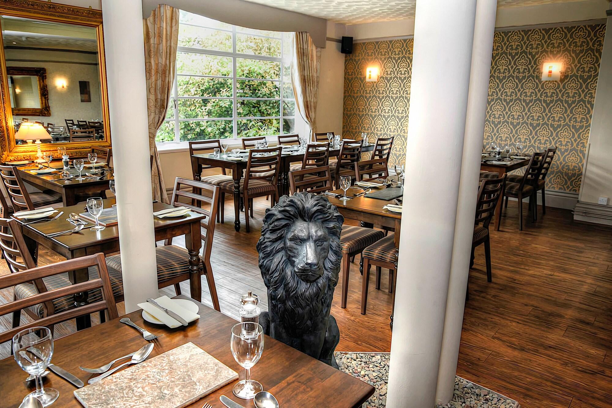 Restaurant Lion Hotel and Studio Apartments