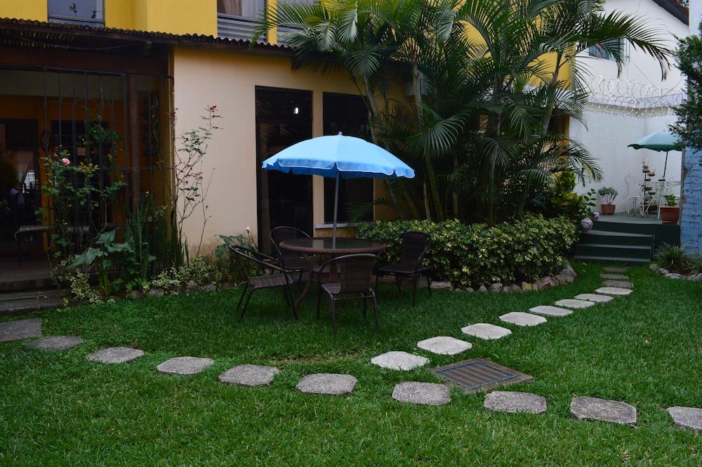 Salón de Baile Bed & Breakfast Ajbe Turista