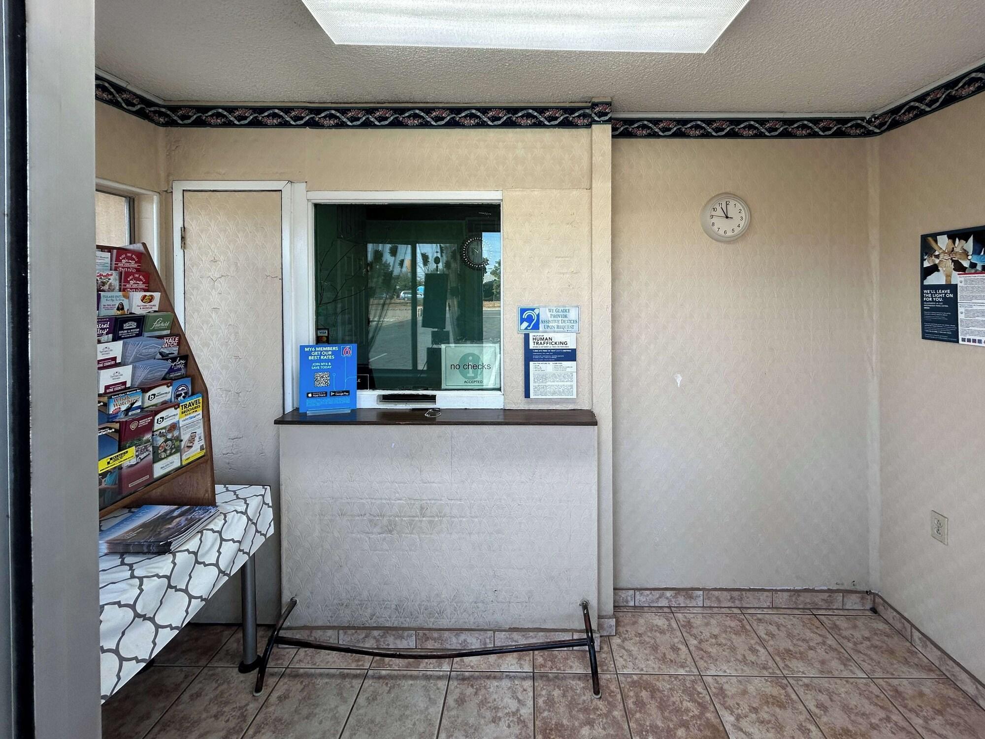 Vista Lobby Motel 6 Selma, CA