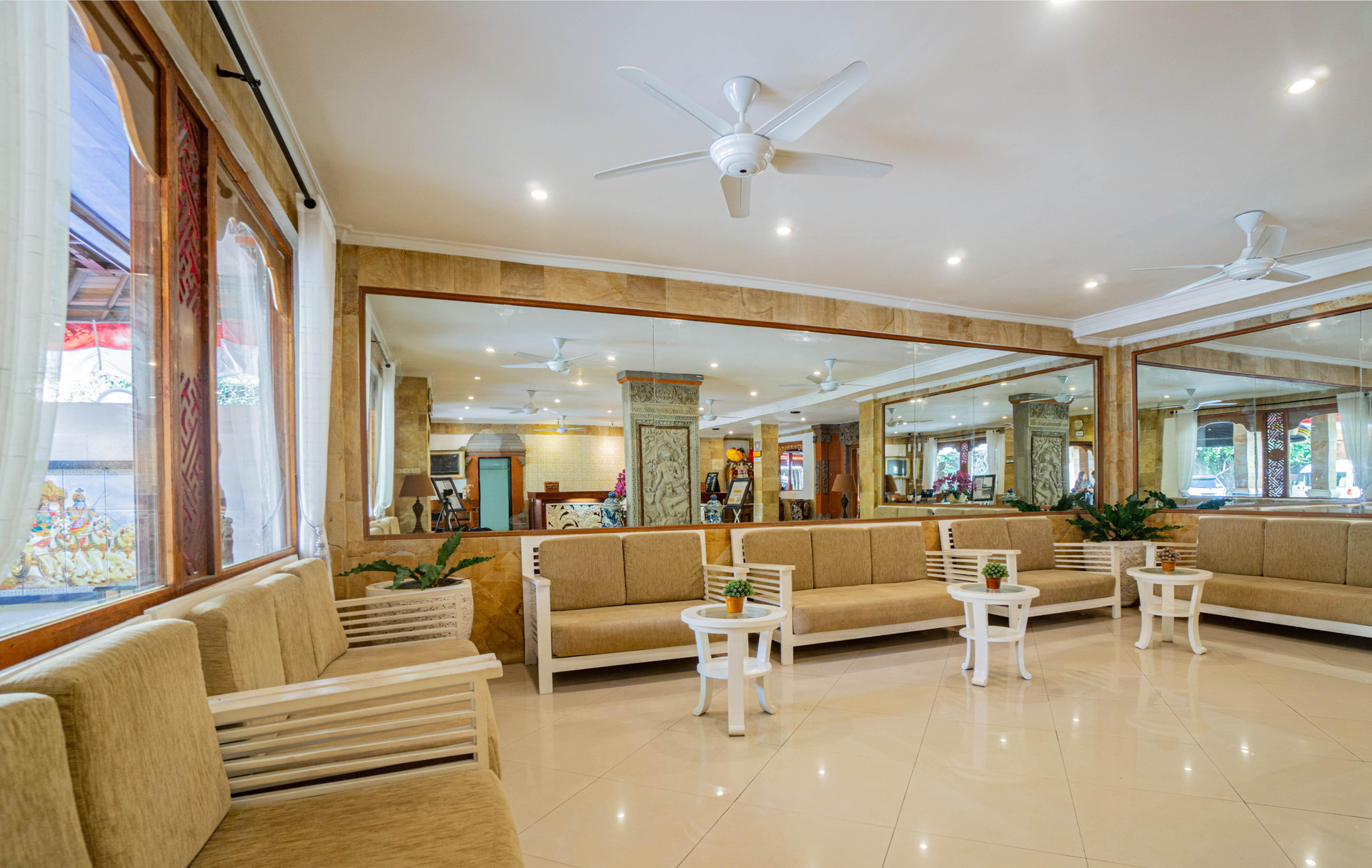 Vista Lobby Wina Holiday Villa