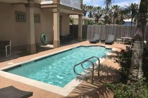 Alquiler Vacacional - Beautiful Condo with Pool, 500ft to the Beach