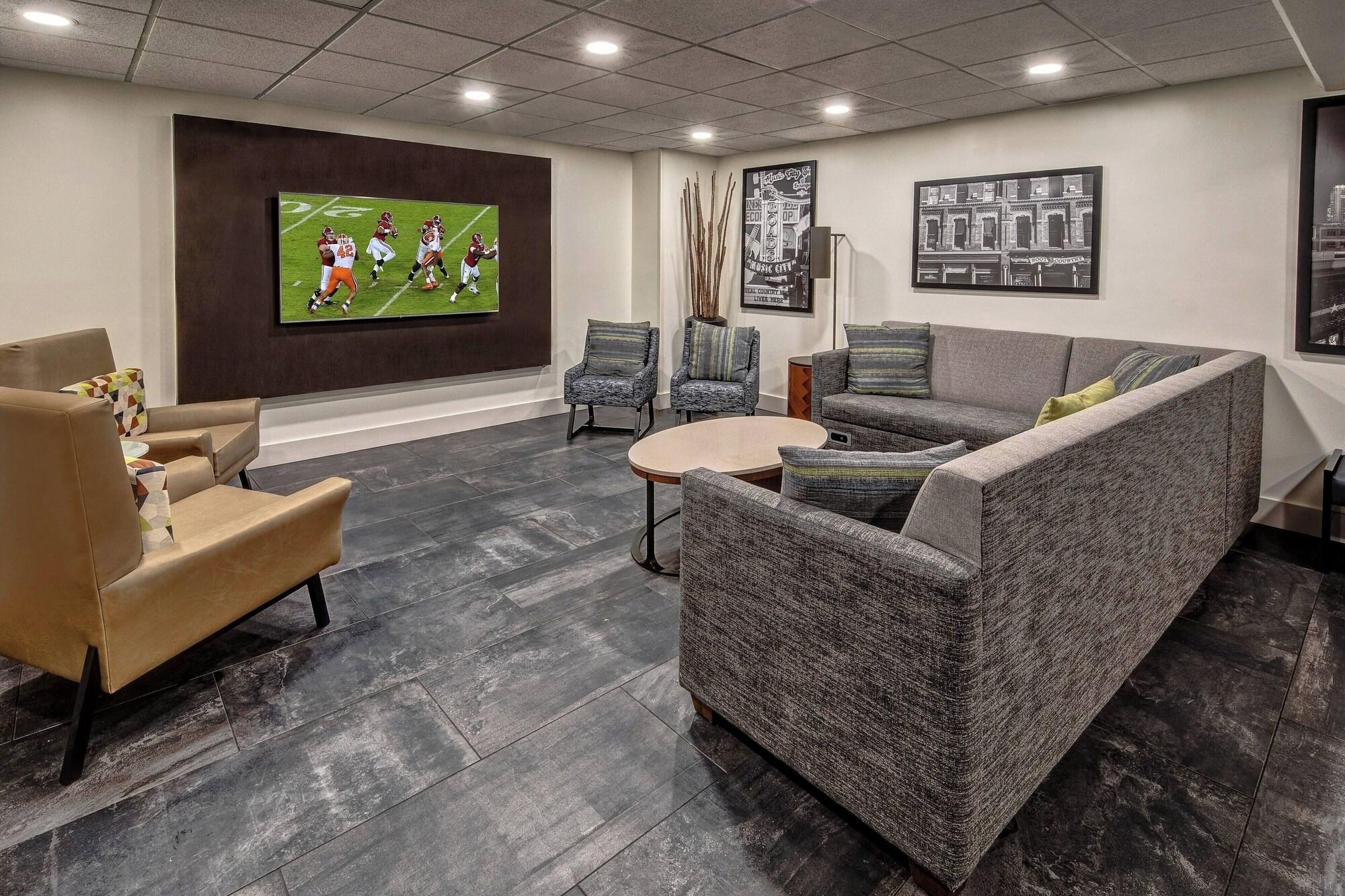Vista Lobby Courtyard By Marriott Vanderbilt-West End