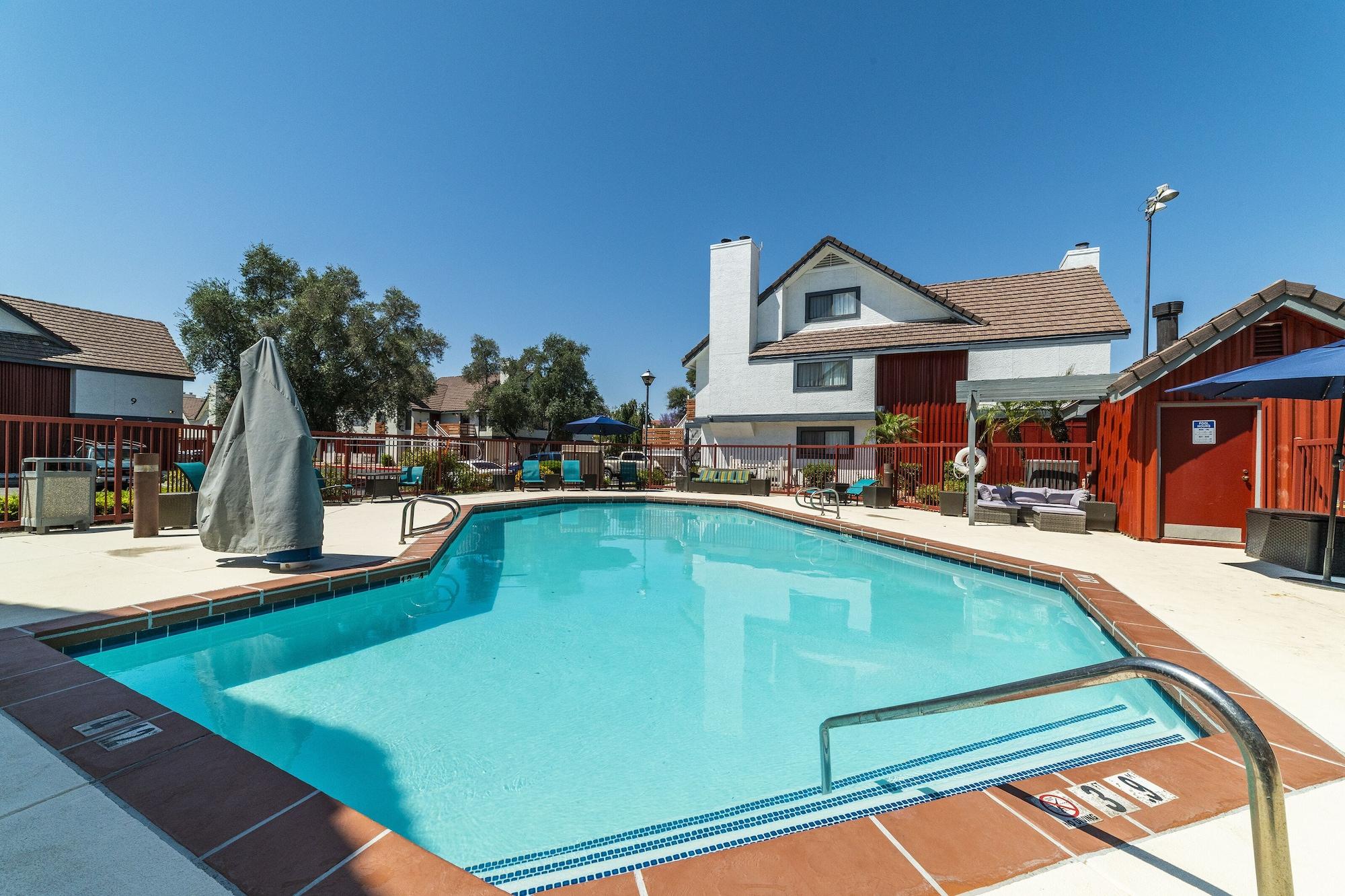 Varios Metro Phoenix All Inclusive Living