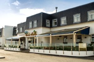 Alojamiento - White Sands Hotel