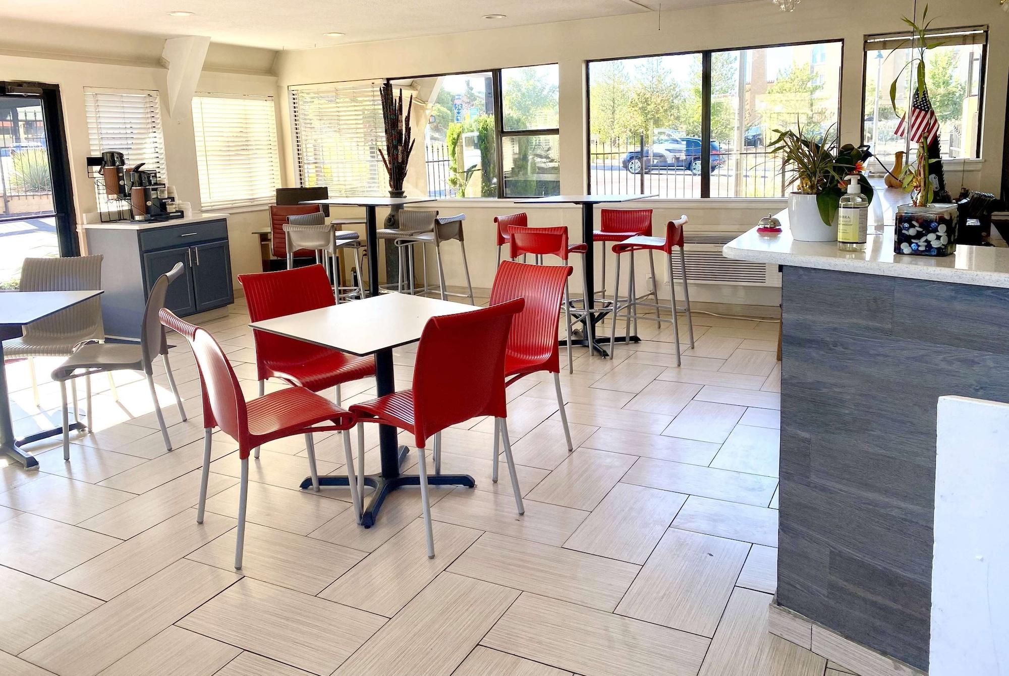 Restaurant Super 8 by Wyndham Albuquerque Downtown