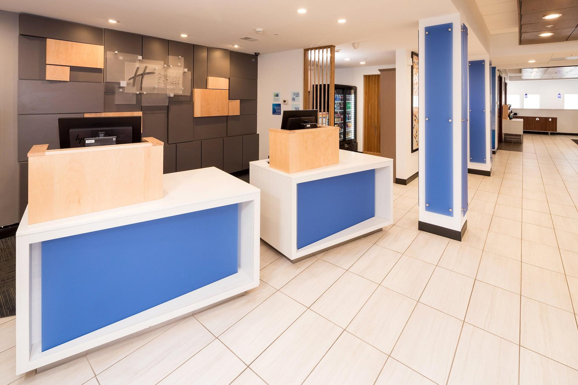 Vista Exterior Holiday Inn Express Hotel & Suites Grand Blanc by IHG
