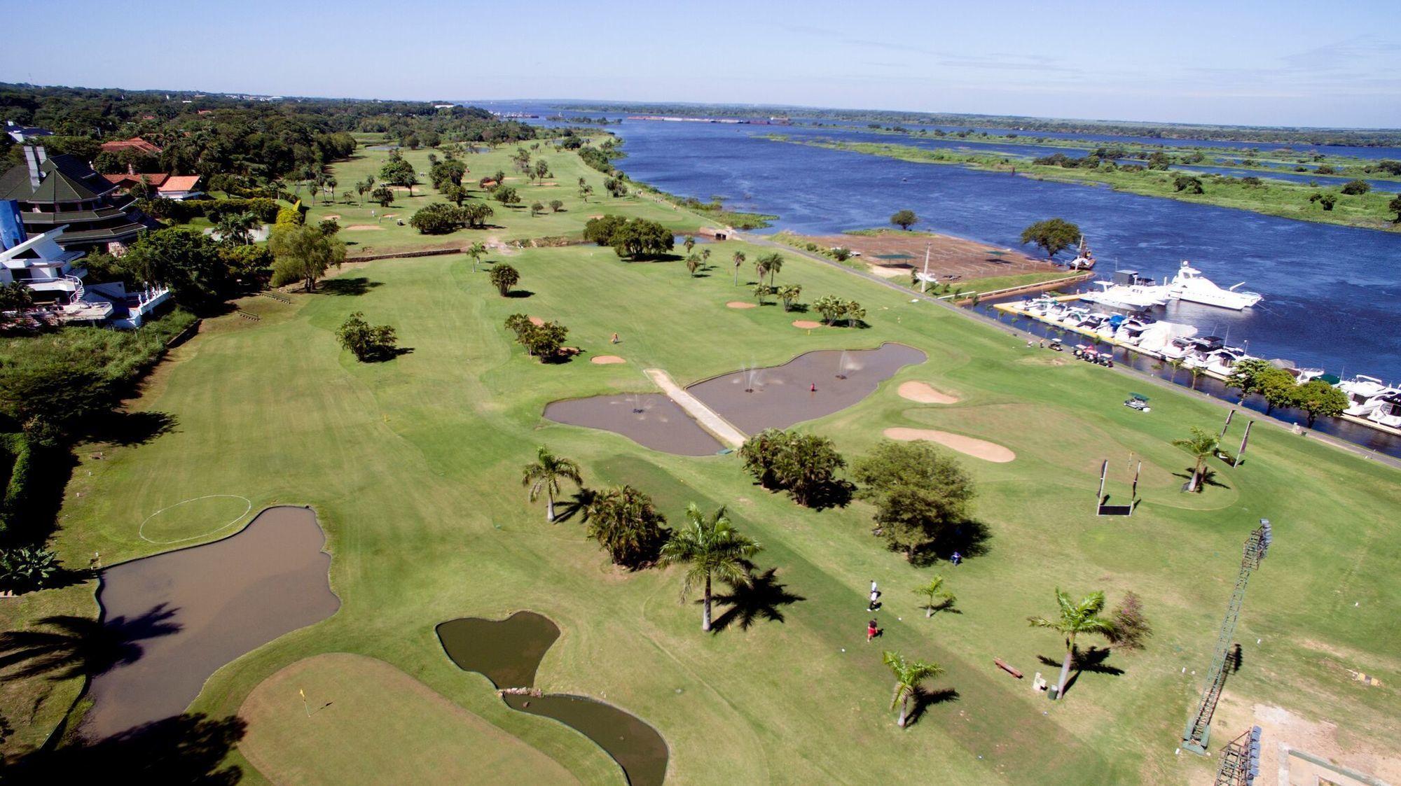 Campo de Golf Resort Yacht Y Golf Club Paraguayo