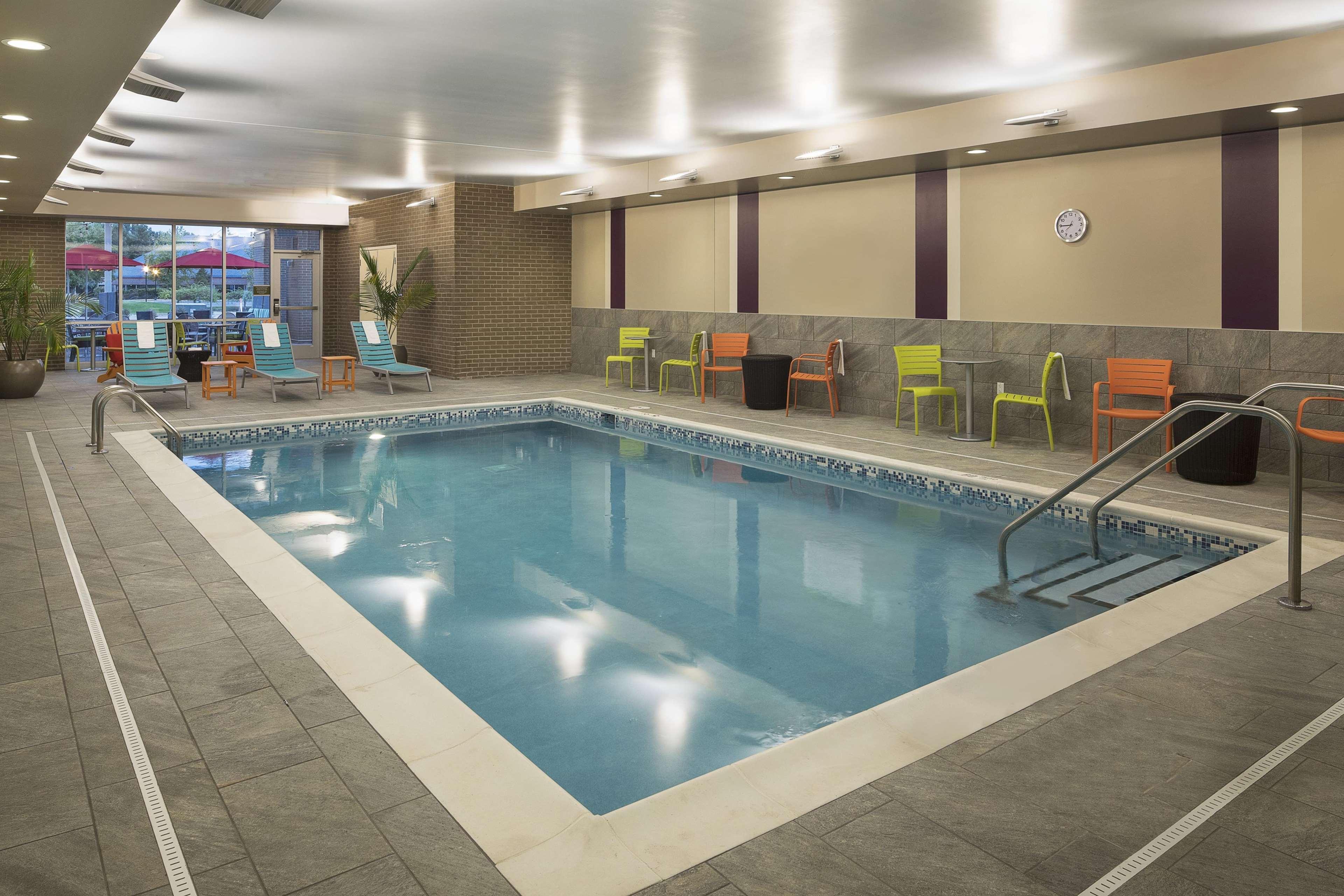 Vista Piscina Home2 Suites by Hilton Mishawaka South Bend, IN