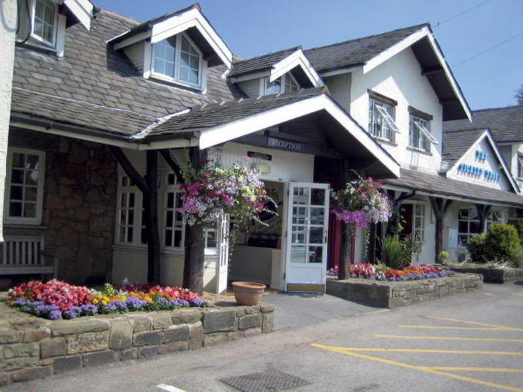 Vista Exterior Macdonald Tickled Trout Hotel