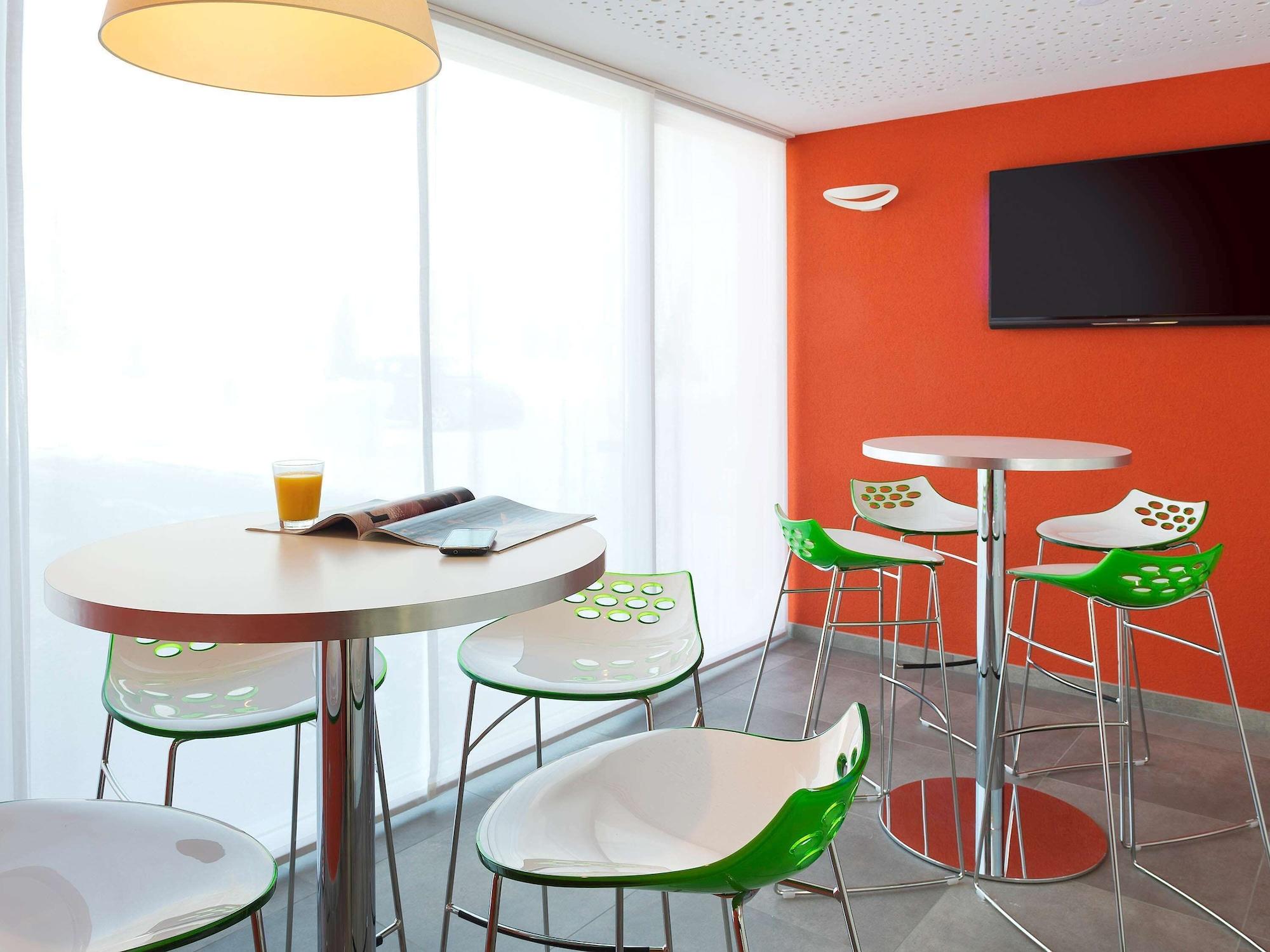 Bar/Salón ibis Styles Nivelles