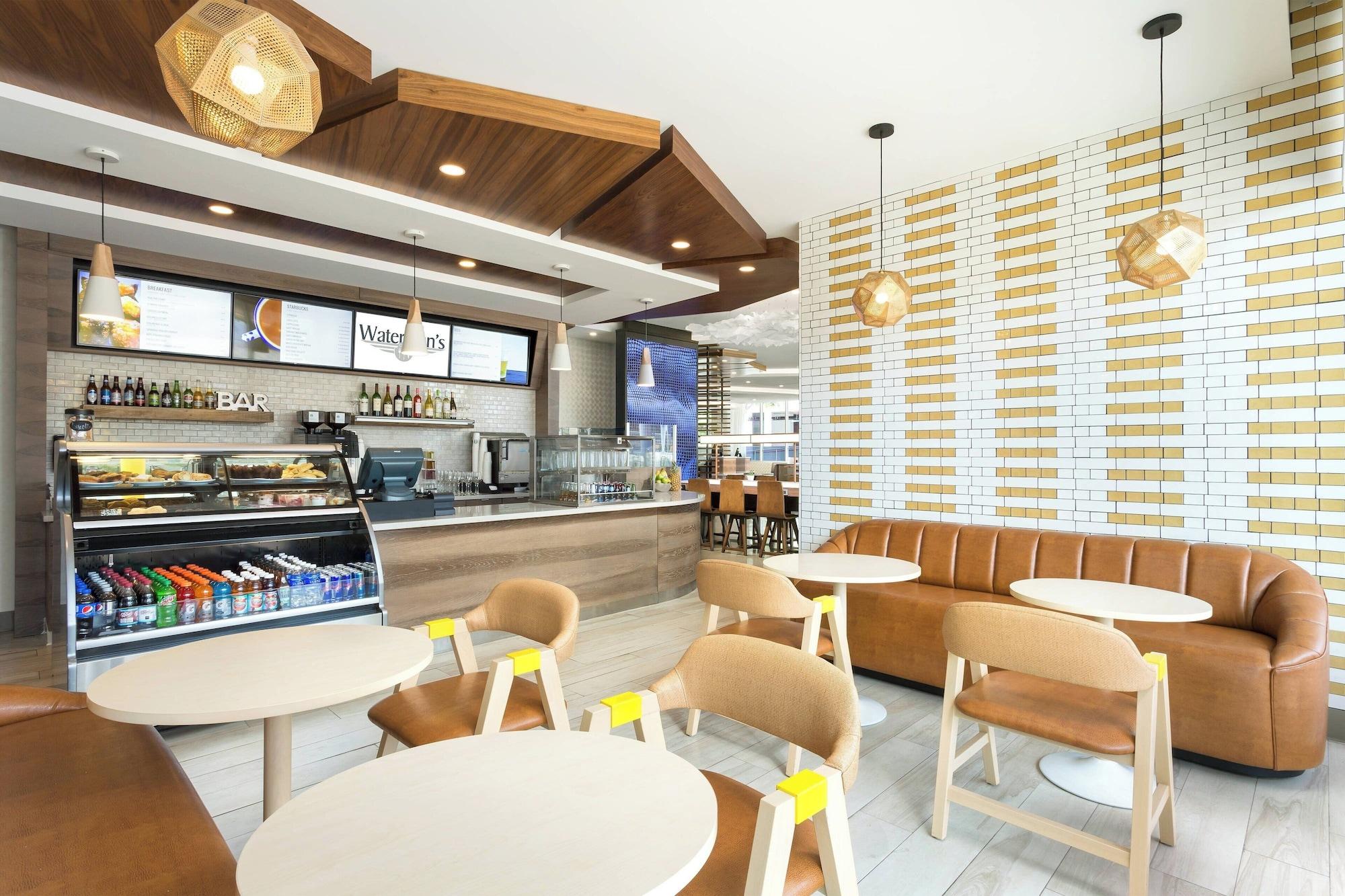 Restaurant Courtyard by Marriott Santa Monica